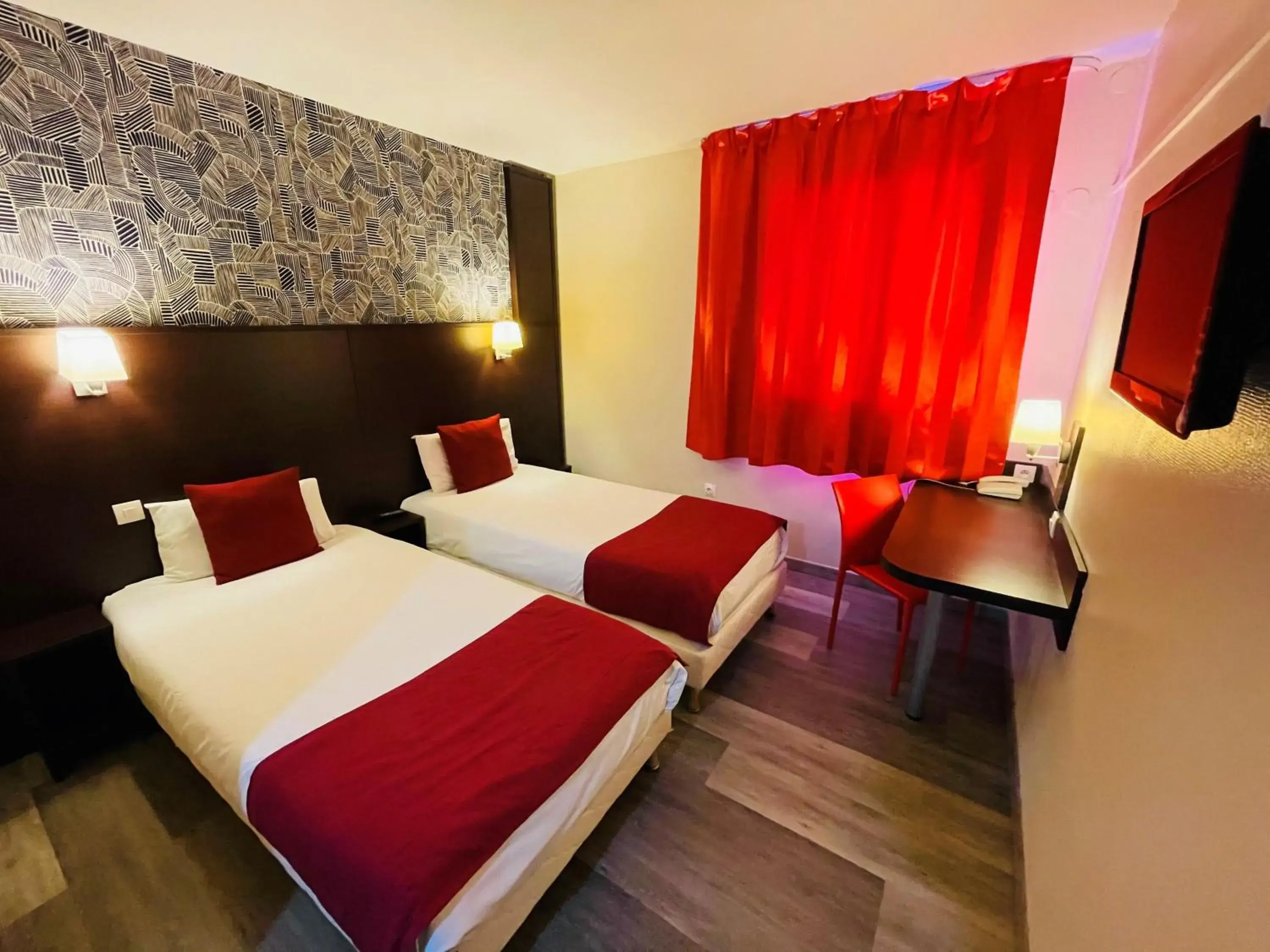 2 Single Beds in Hôtel Restaurant Kyriad Direct DIJON NORD - Zenith - Toison d'Or 2 Single Beds in Hôtel Restaurant Kyriad Direct DIJON NORD - Zenith - Toison d'Or