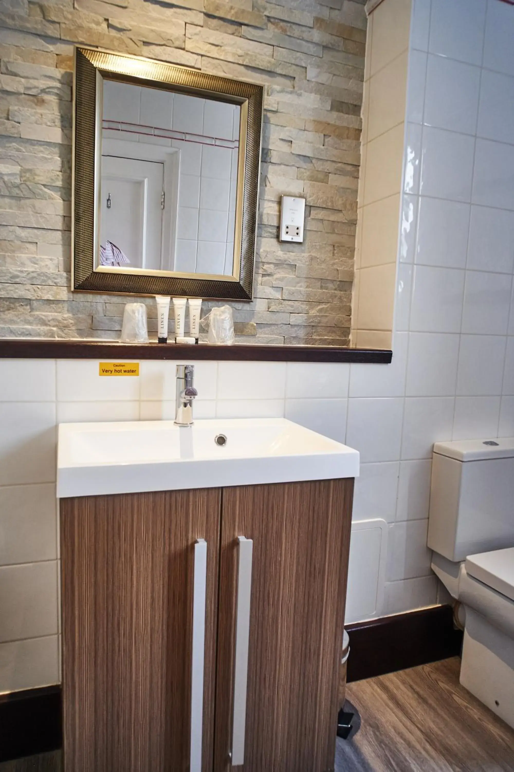 Single Room in The Chequers Hotel Single Room in The Chequers Hotel