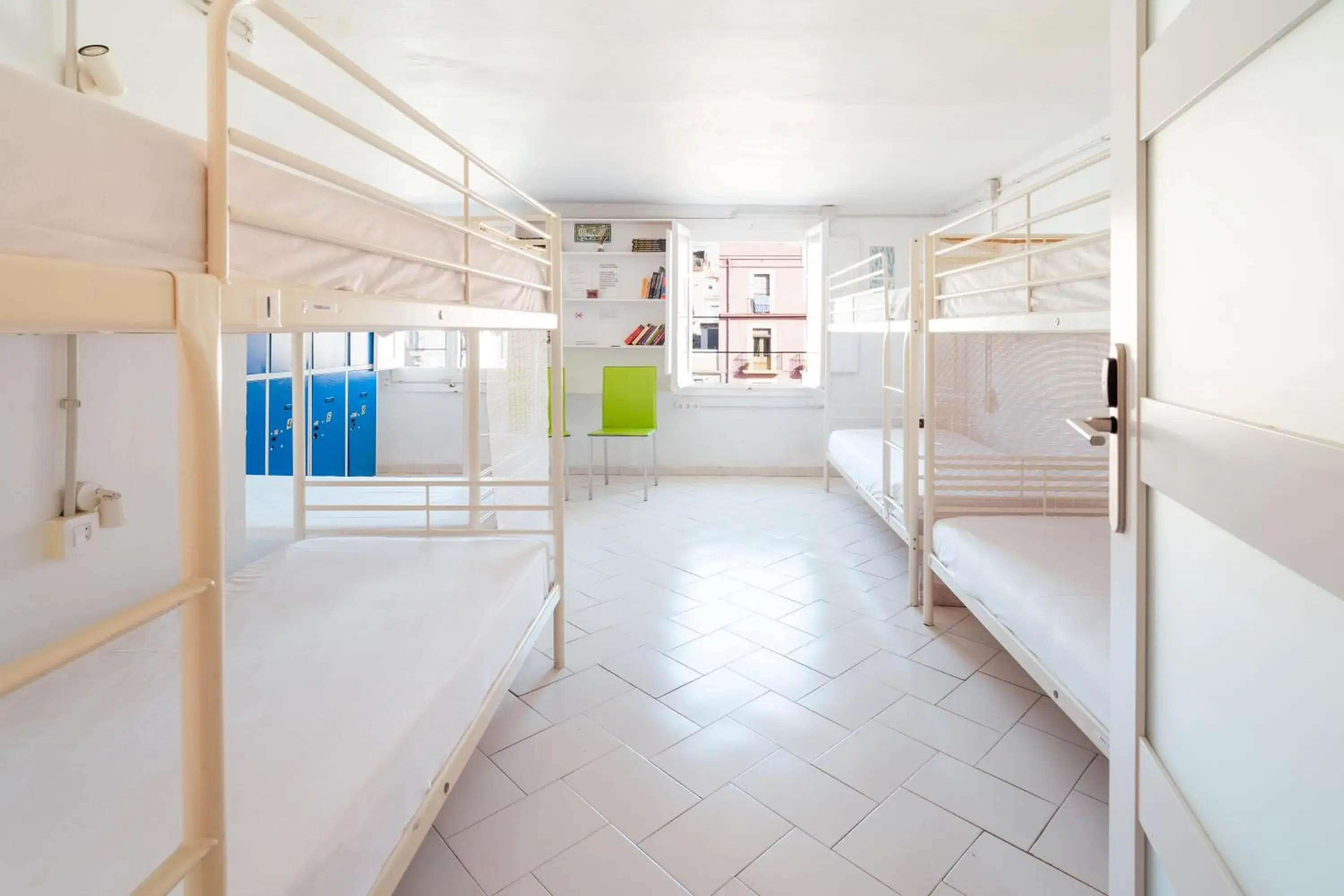 Bed in 8-Bed Dormitory Room in Forum Tarragona Bed in 8-Bed Dormitory Room in Forum Tarragona