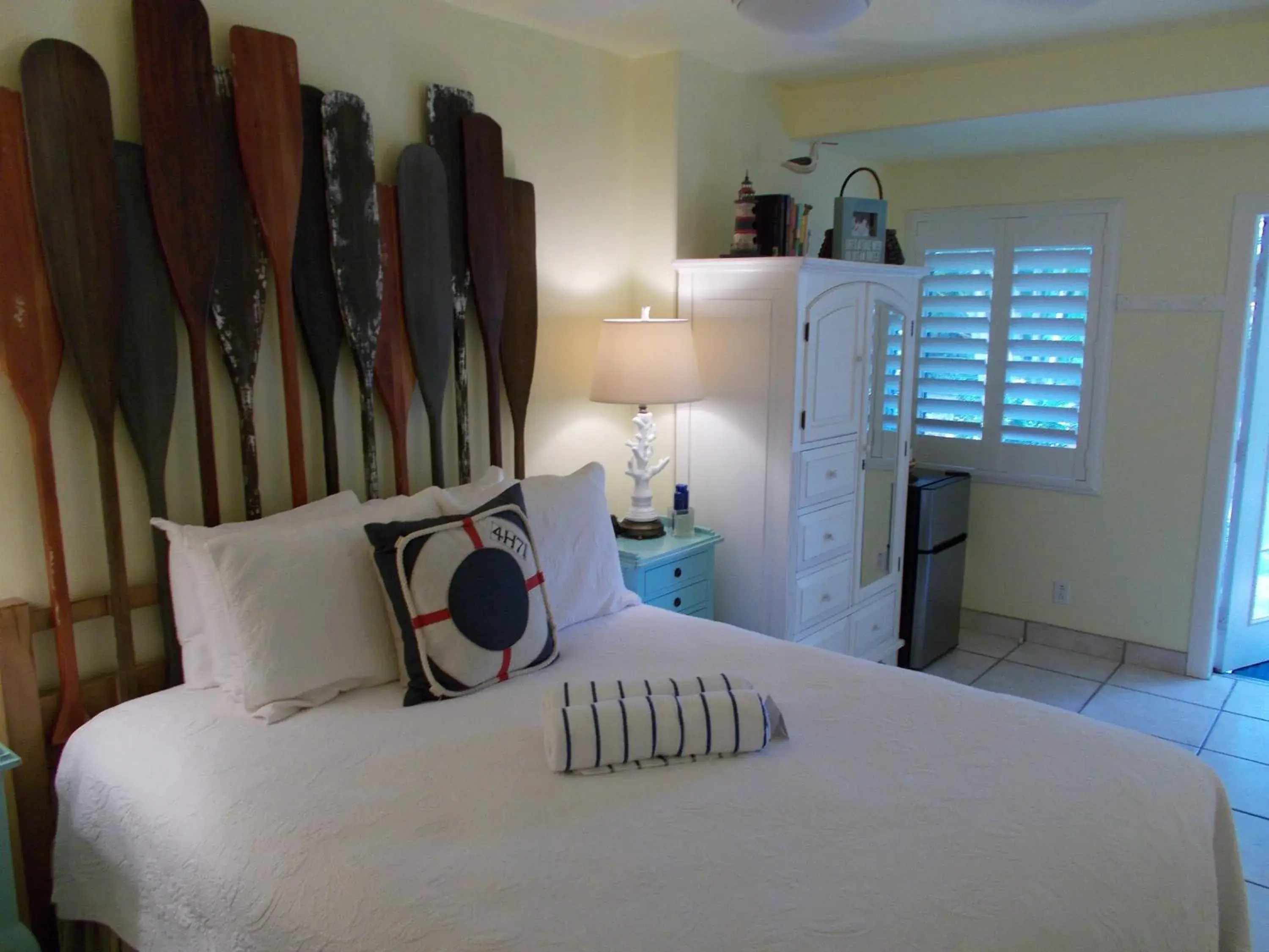 Queen Room in Kona Kai Resort and Gallery Queen Room in Kona Kai Resort and Gallery