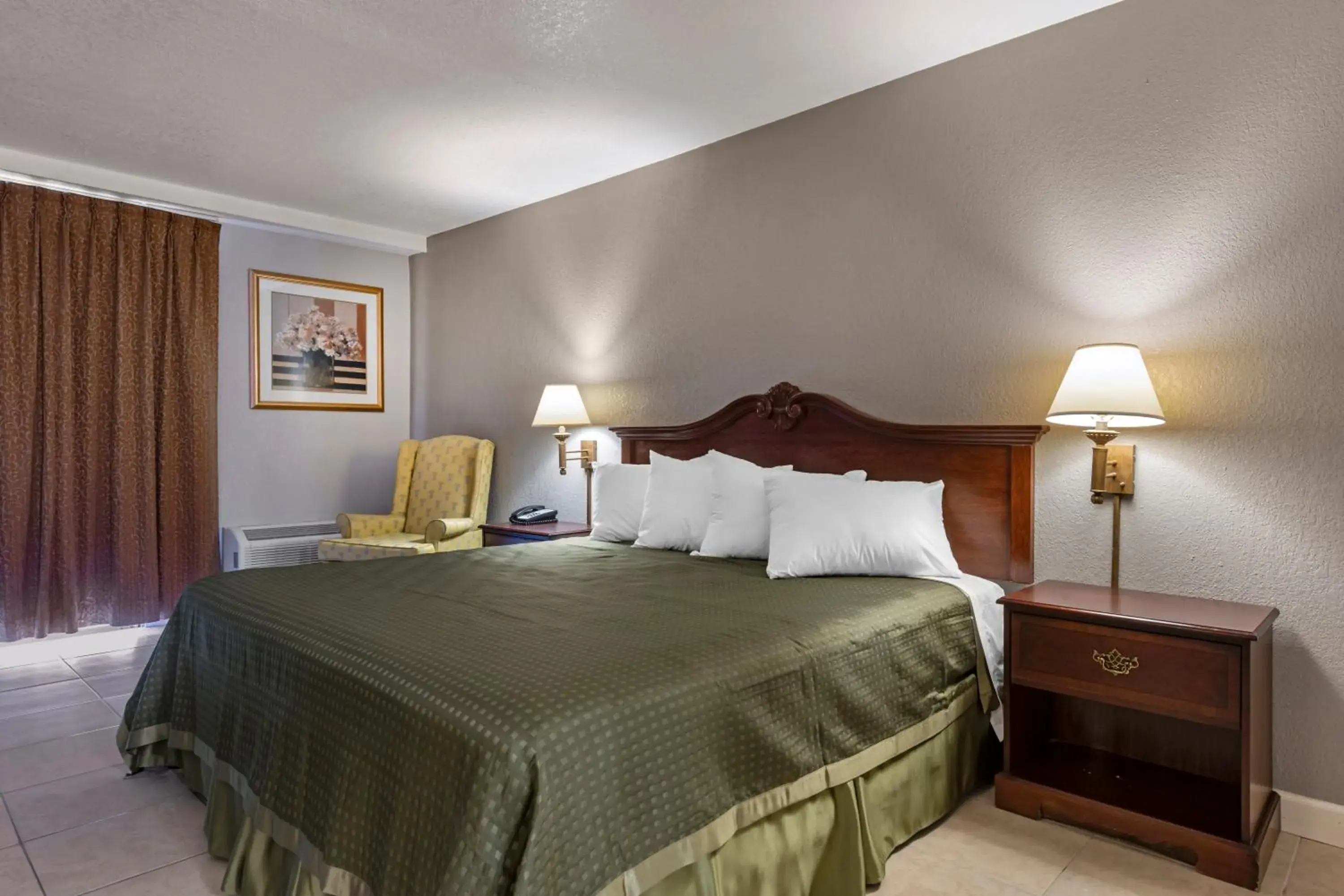 King Room - Non-Smoking in Rodeway Inn Clermont - Minneola - Groveland - Leeseburg King Room - Non-Smoking in Rodeway Inn Clermont - Minneola - Groveland - Leeseburg