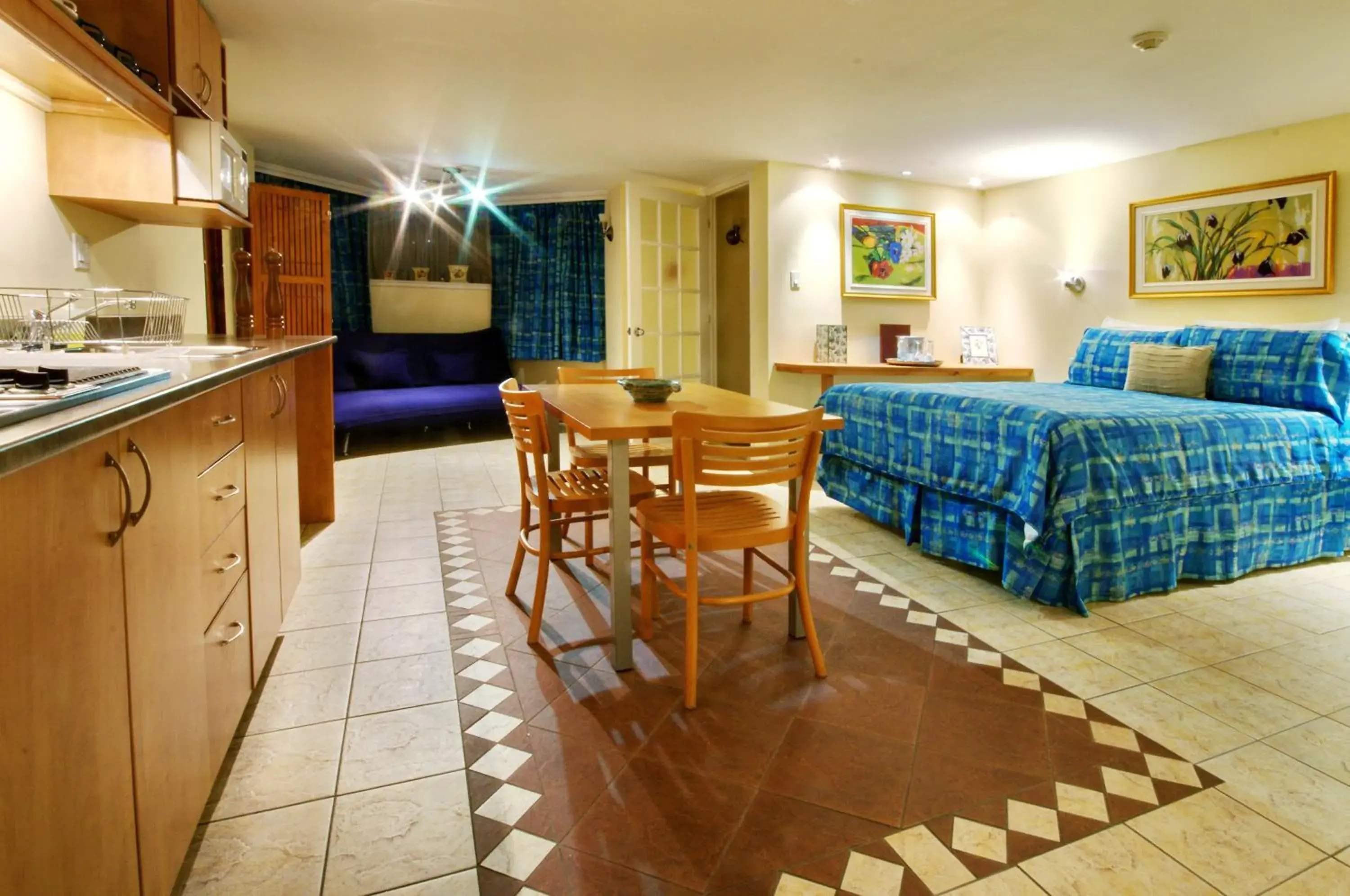 Studio with Kitchenette in Manoir Sherbrooke Studio with Kitchenette in Manoir Sherbrooke