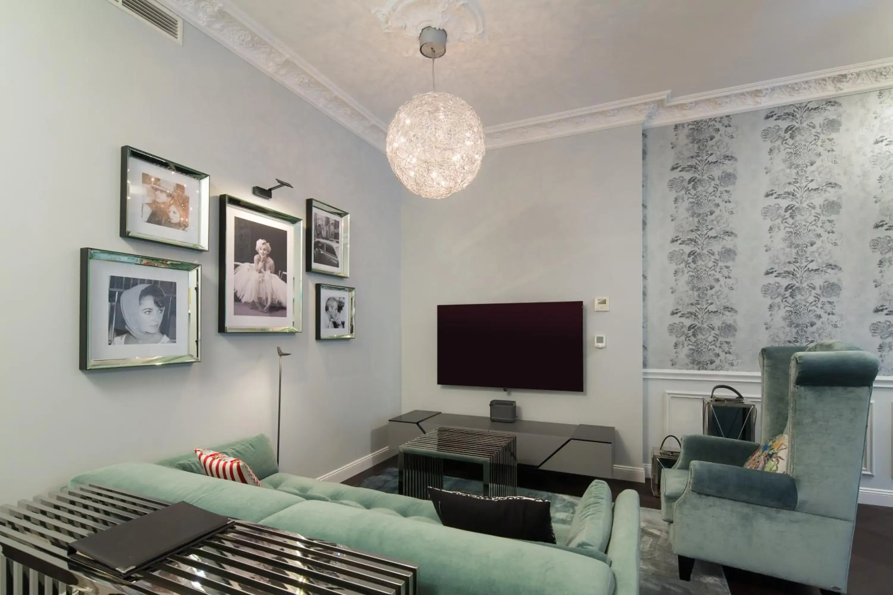 One-Bedroom Suite with Wellness Access in Rubin Luxury Apartments One-Bedroom Suite with Wellness Access in Rubin Luxury Apartments