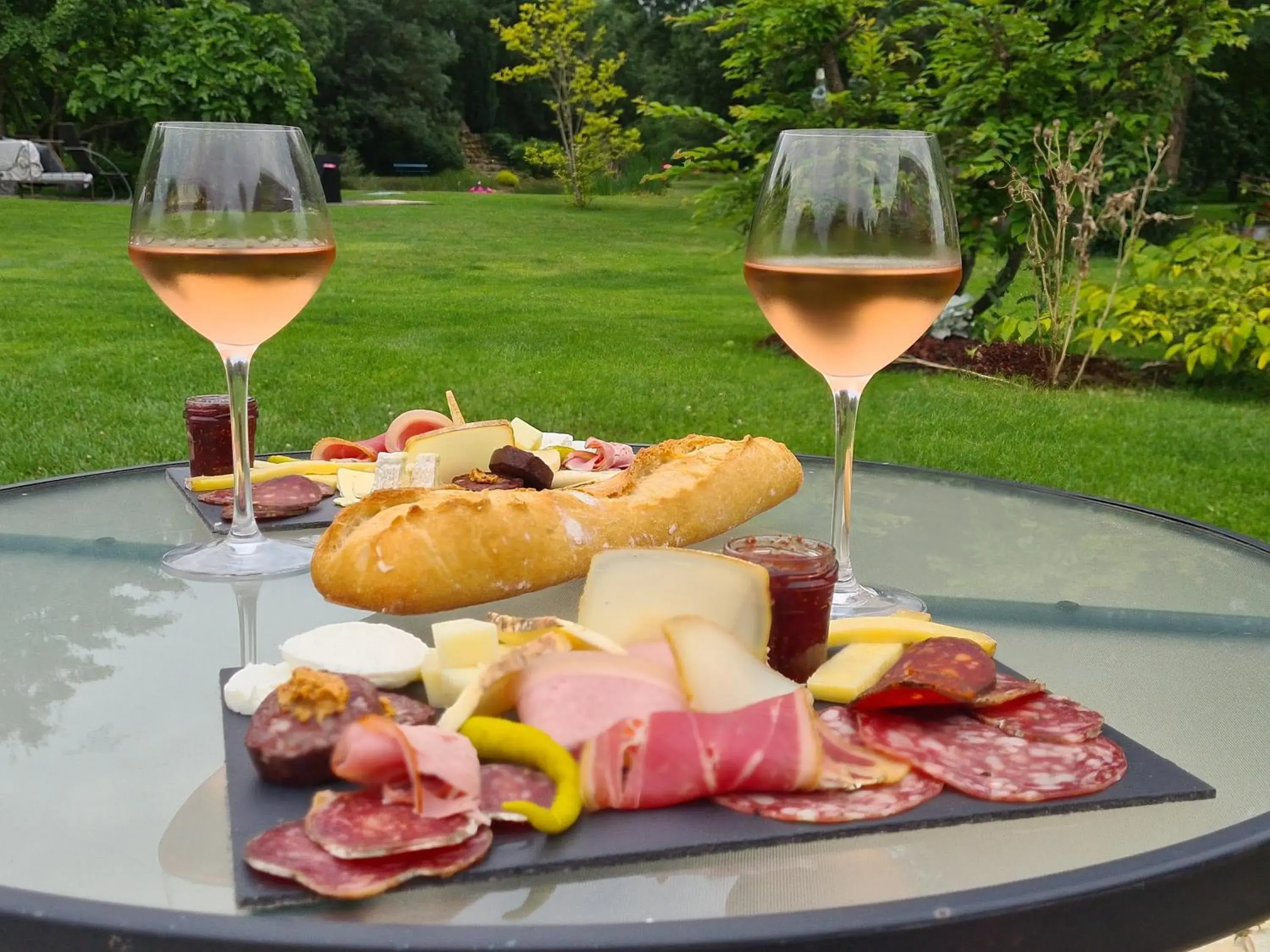 Family Room with Lake View in Le p'tit nid de Gabriel Family Room with Lake View in Le p'tit nid de Gabriel