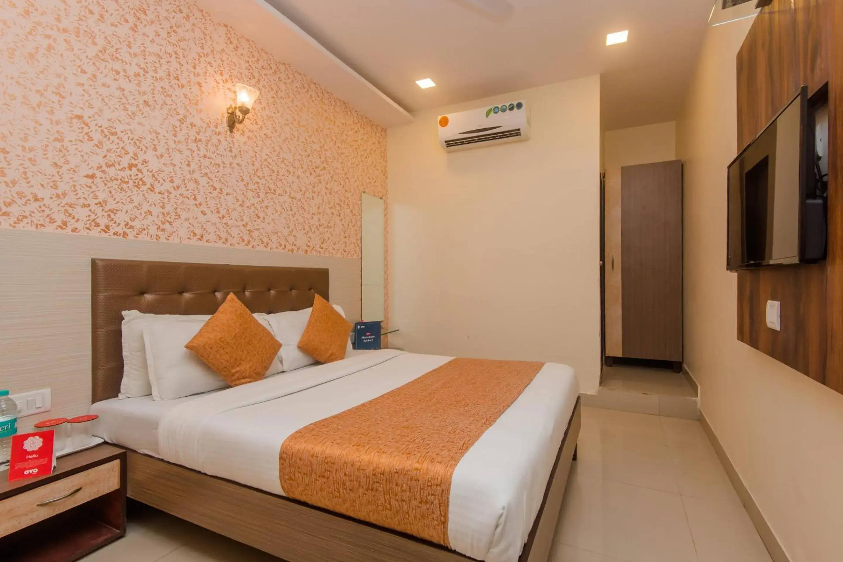 Standard Double Room - single occupancy in Super Hotel O Golden Nest Near Chhatrapati Shivaji International Airport Standard Double Room - single occupancy in Super Hotel O Golden Nest Near Chhatrapati Shivaji International Airport