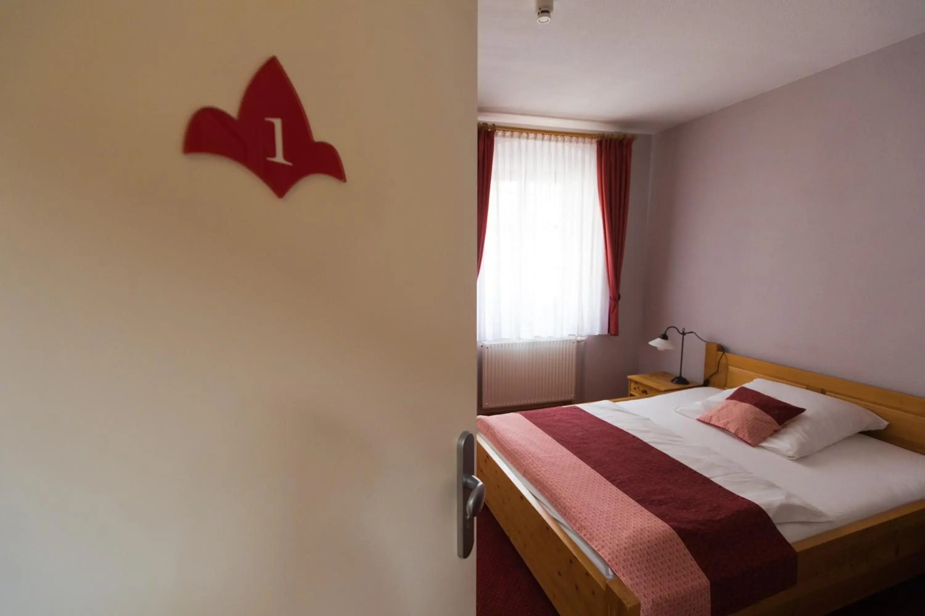 Large Single Room in Hotel Blaue Blume Large Single Room in Hotel Blaue Blume