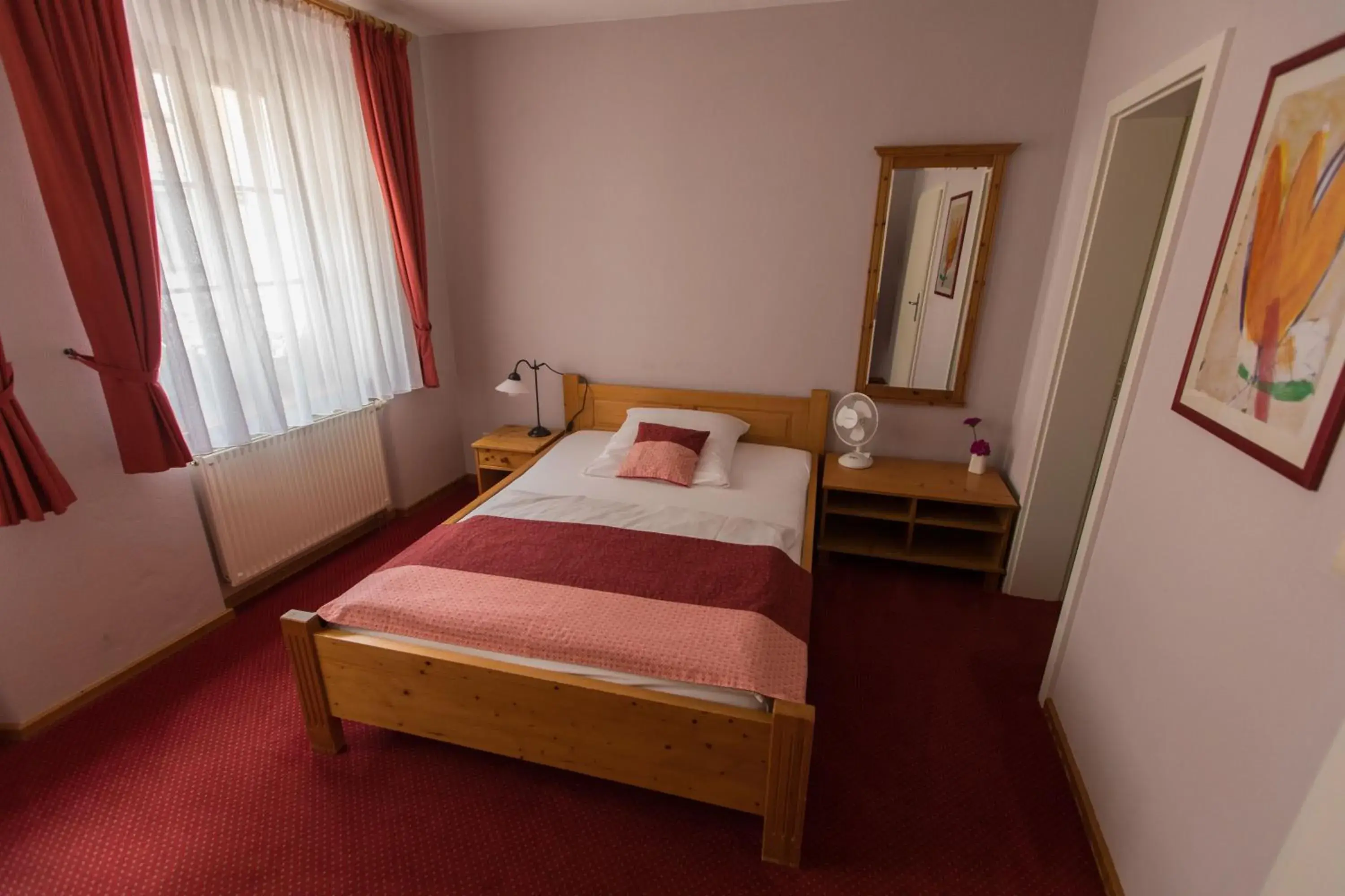 Budget Single Room in Hotel Blaue Blume Budget Single Room in Hotel Blaue Blume