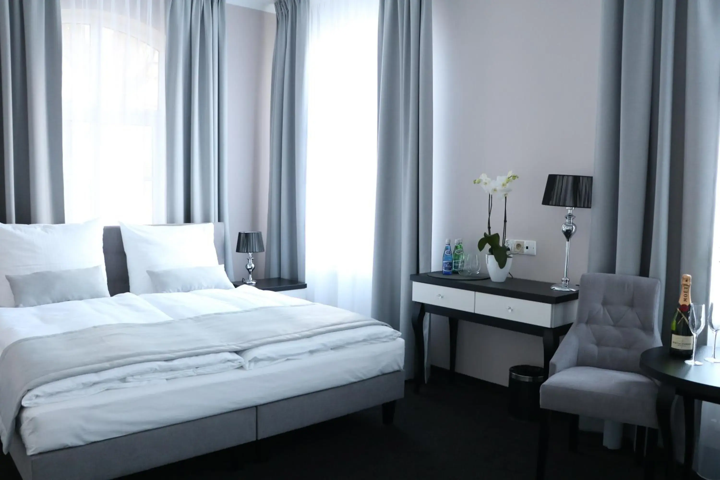 Deluxe Double Room with Bath in Hotel Villa Casino Deluxe Double Room with Bath in Hotel Villa Casino