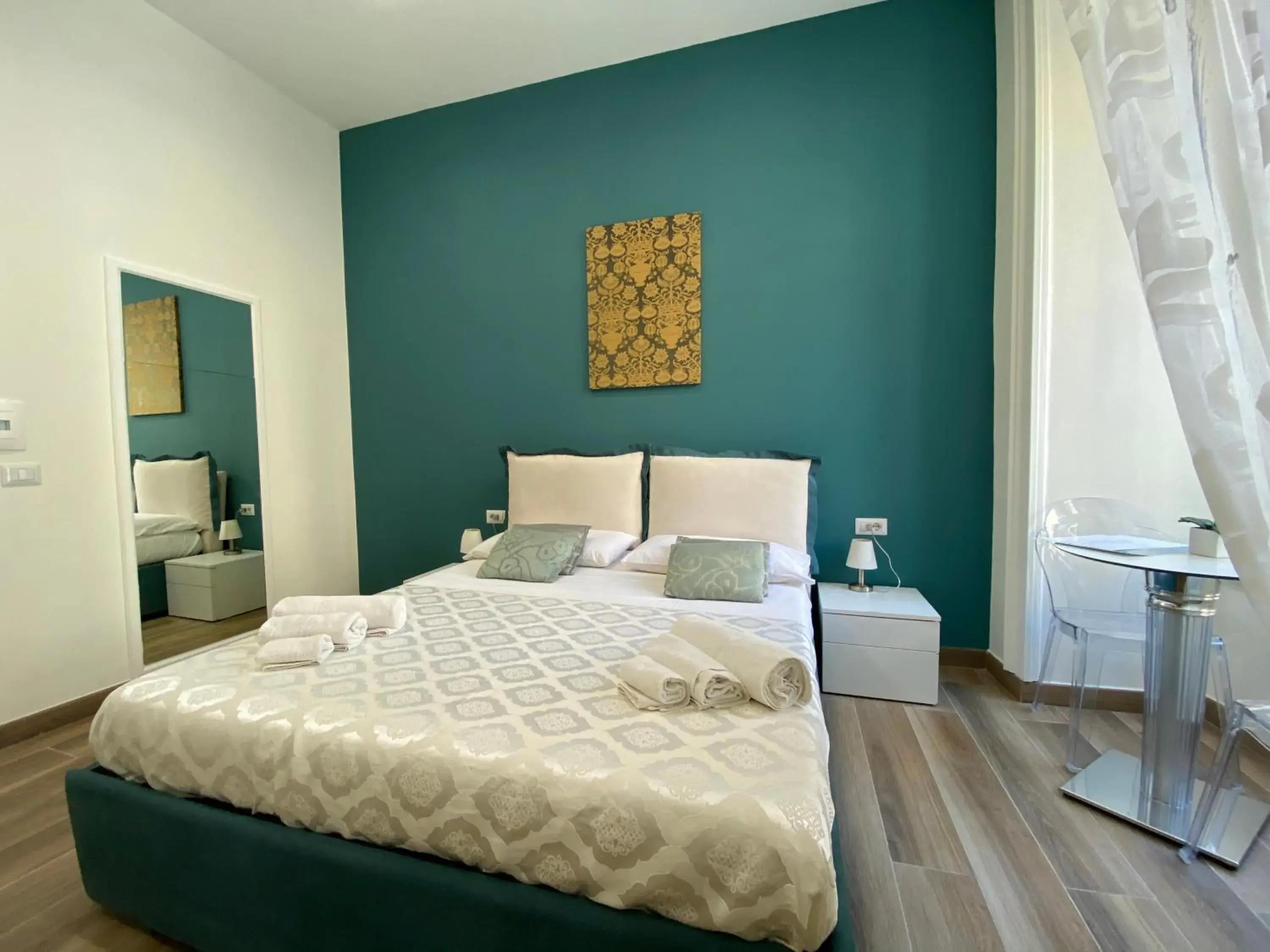 Deluxe Double Room in Sun Art Naples Rooms Deluxe Double Room in Sun Art Naples Rooms