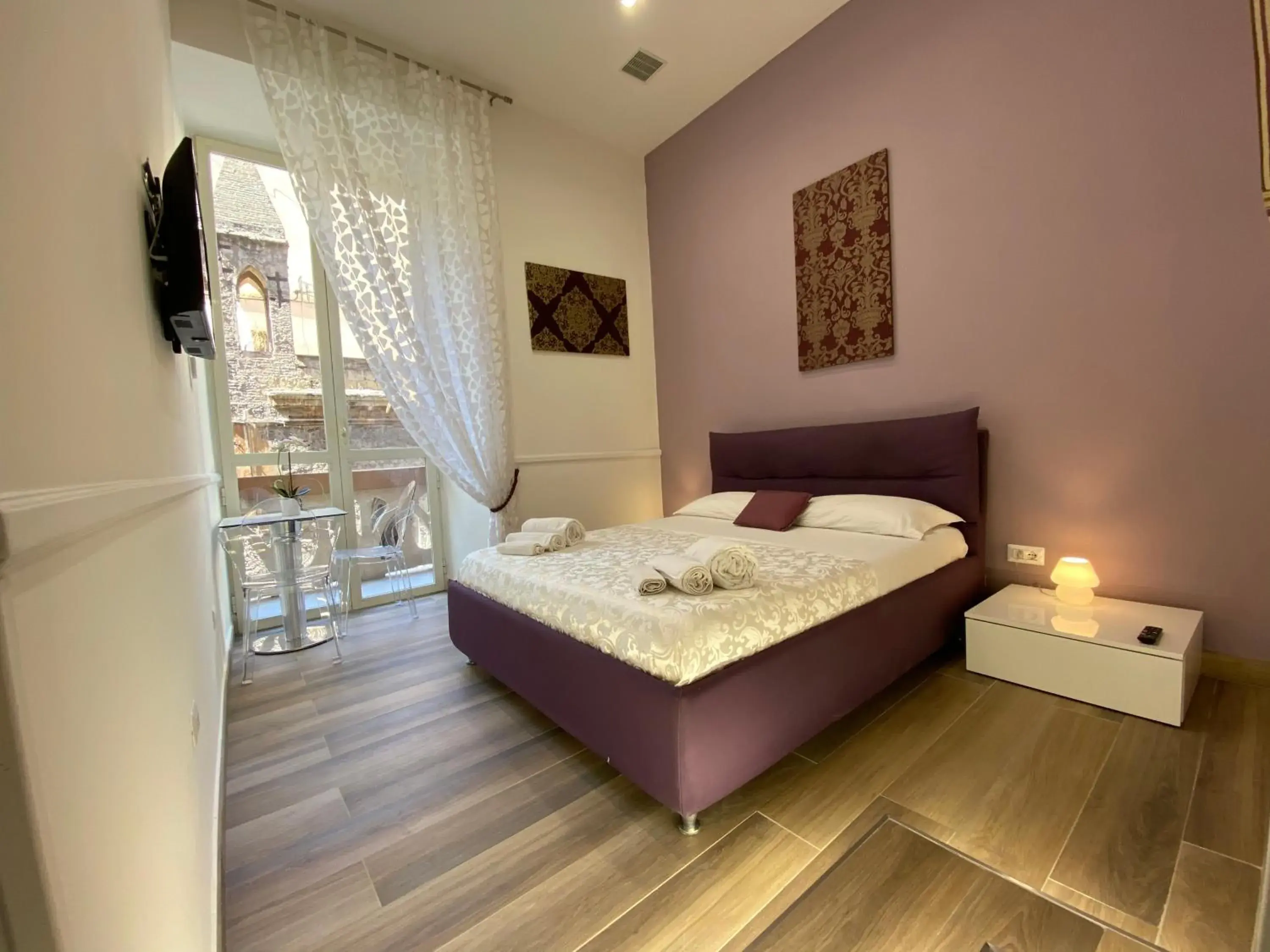 Deluxe Double Room with Balcony in Sun Art Naples Rooms Deluxe Double Room with Balcony in Sun Art Naples Rooms
