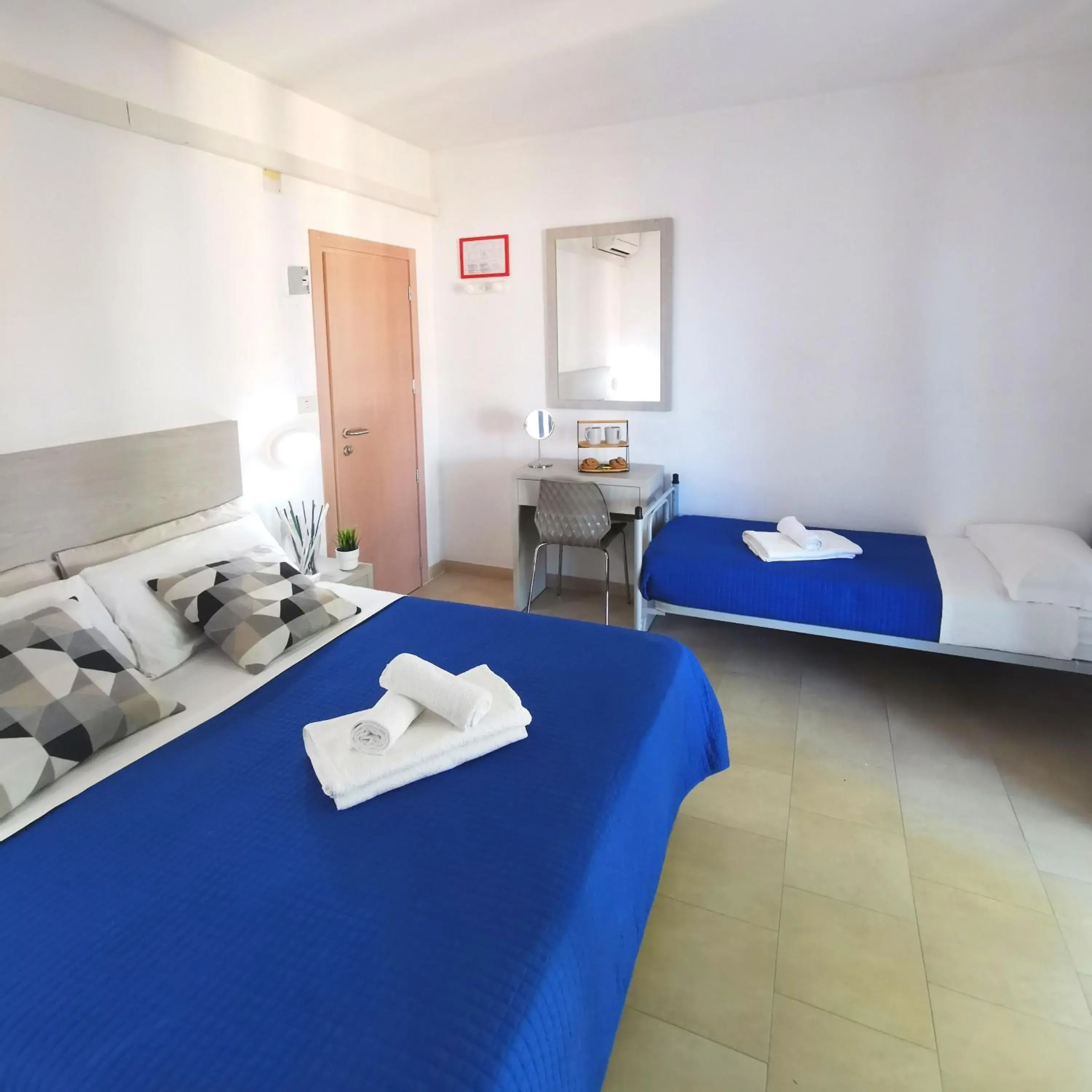 Triple Room with Balcony in Hotel Bellini Triple Room with Balcony in Hotel Bellini