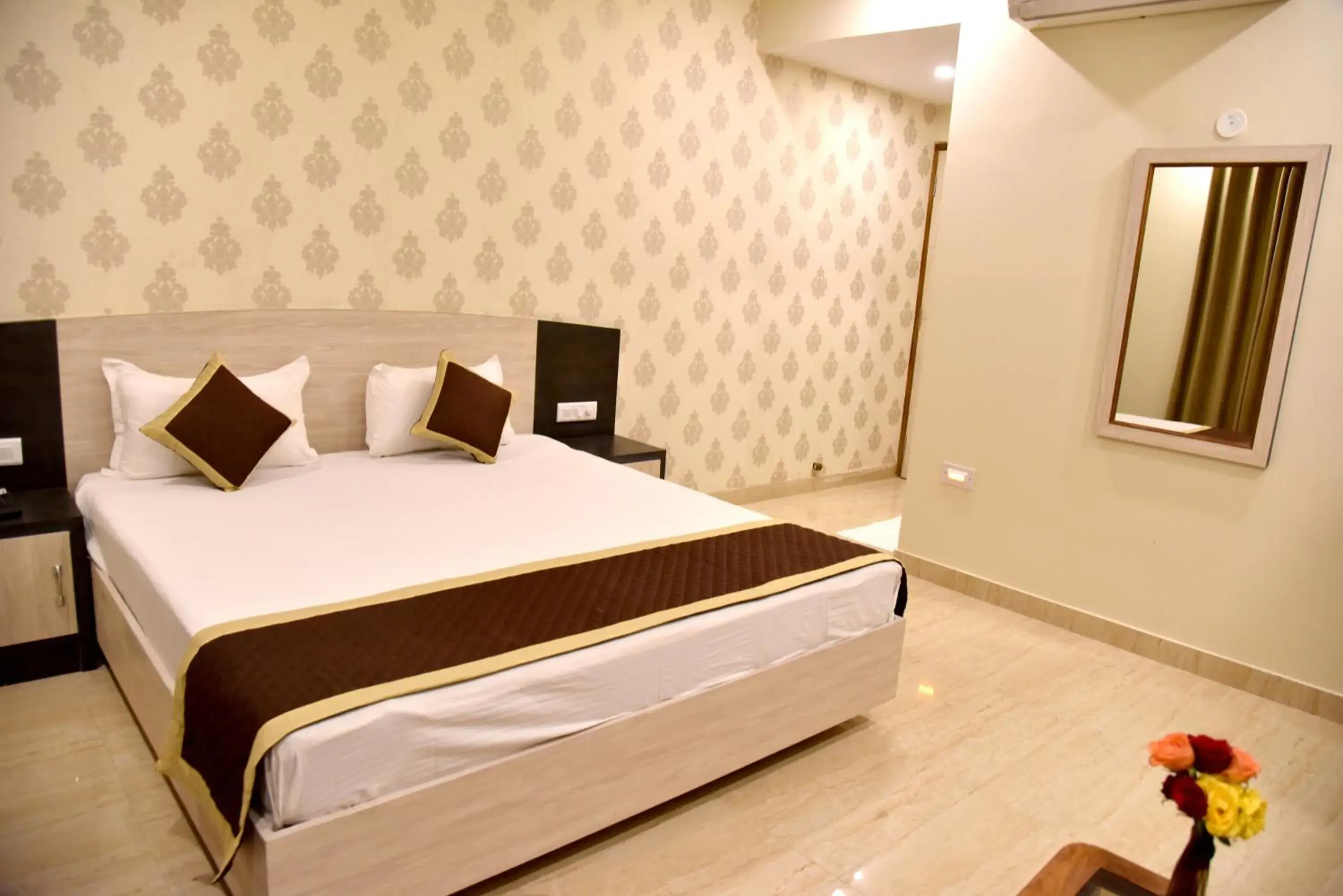 Deluxe King Room in Hotel Triveni Residency Deluxe King Room in Hotel Triveni Residency