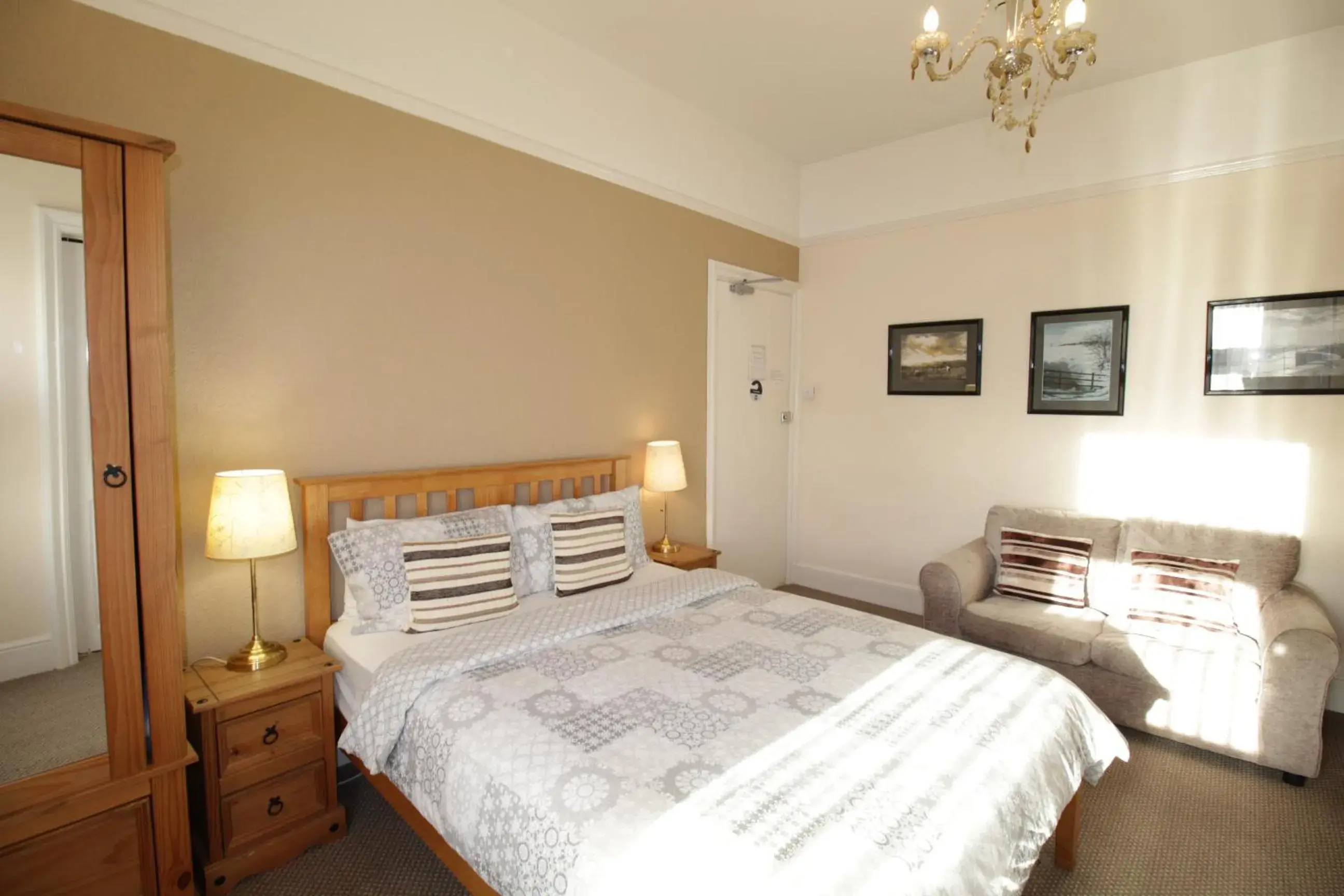 Double Room with Private Bathroom in Tennyson Double Room with Private Bathroom in Tennyson