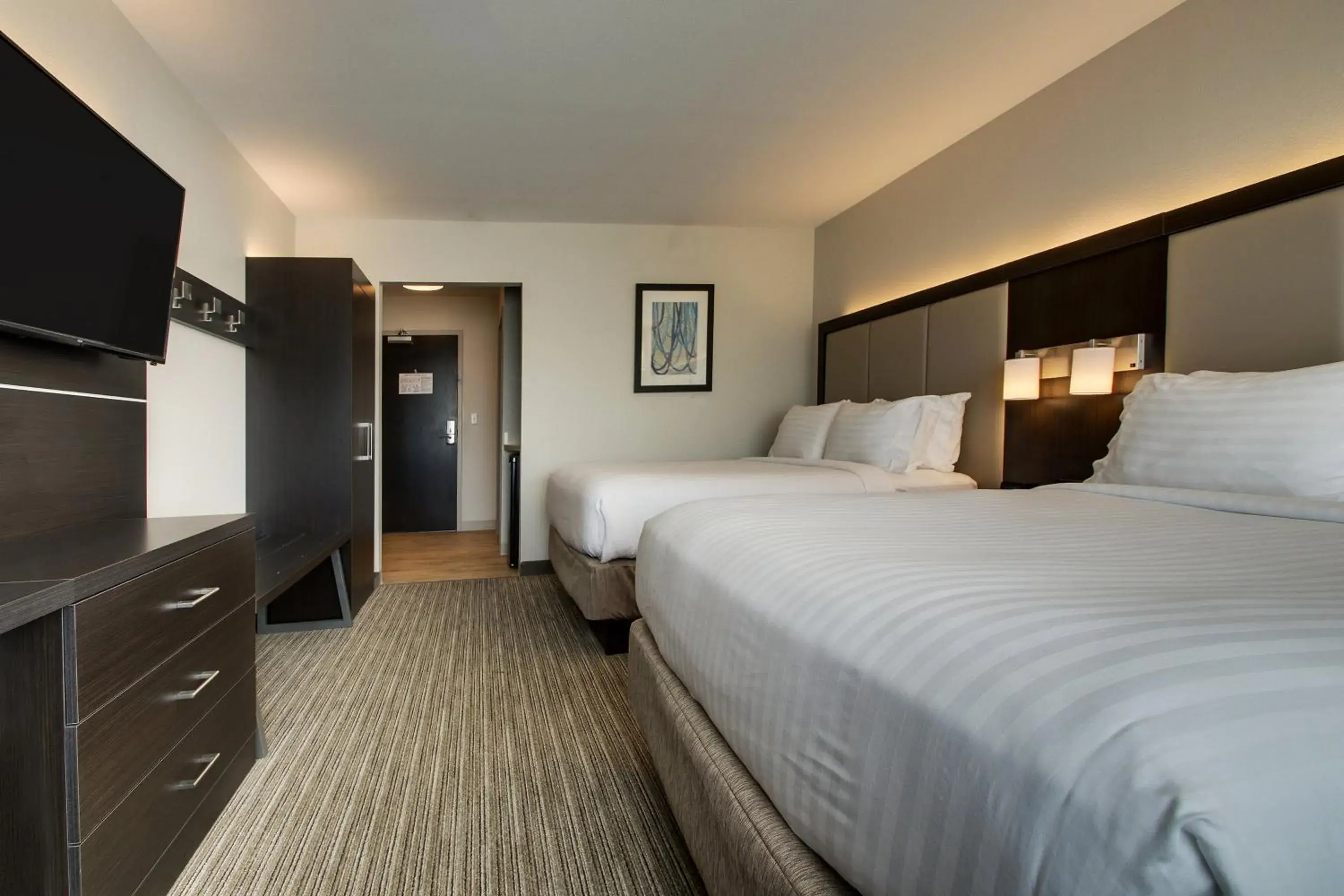 Queen Room with Two Queen Beds - Hearing Accessible/Non-Smoking in Holiday Inn Express & Suites - Mount Vernon by IHG Queen Room with Two Queen Beds - Hearing Accessible/Non-Smoking in Holiday Inn Express & Suites - Mount Vernon by IHG