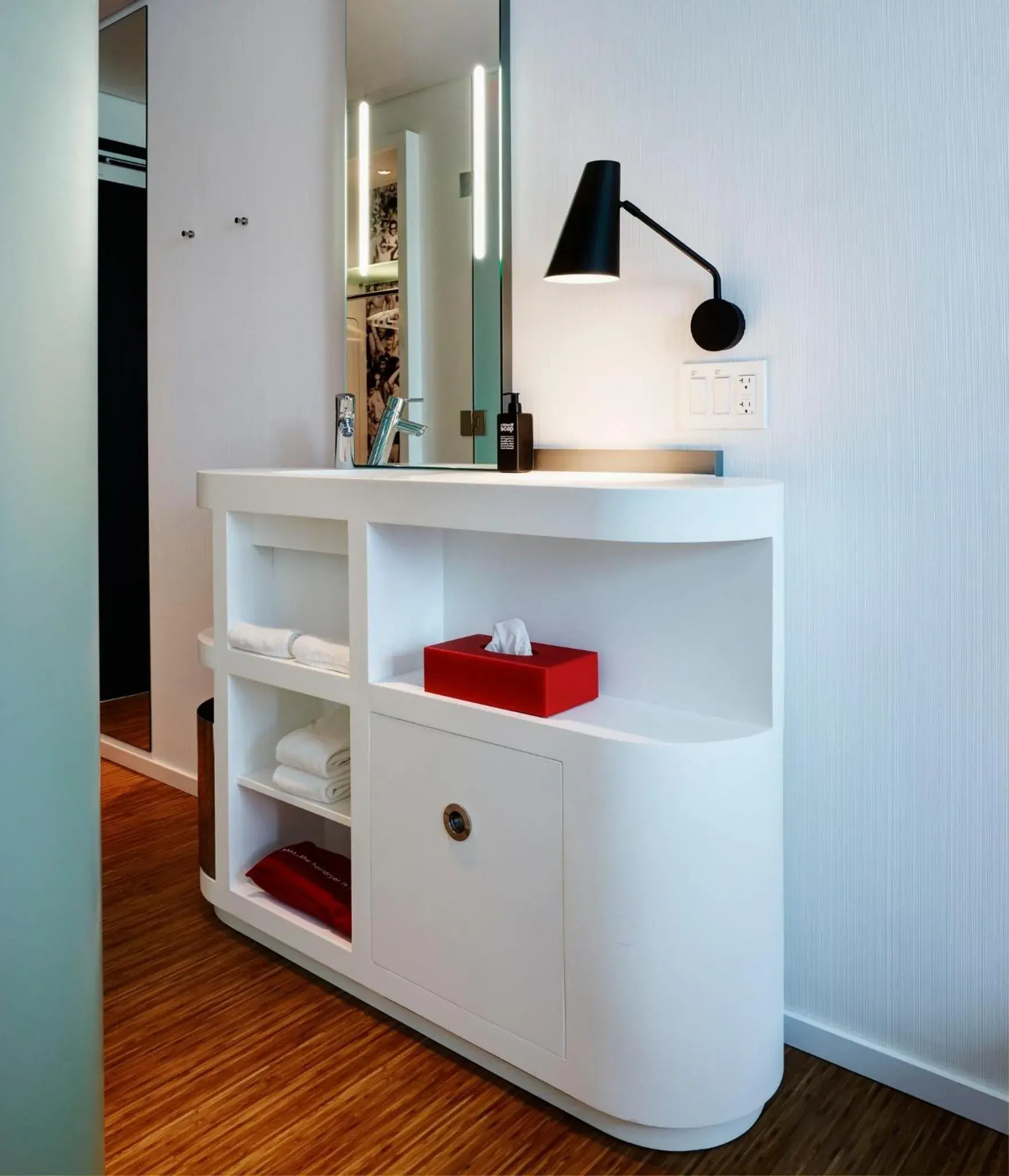 King Room - Iconic View in citizenM Paris Gare de Lyon King Room - Iconic View in citizenM Paris Gare de Lyon