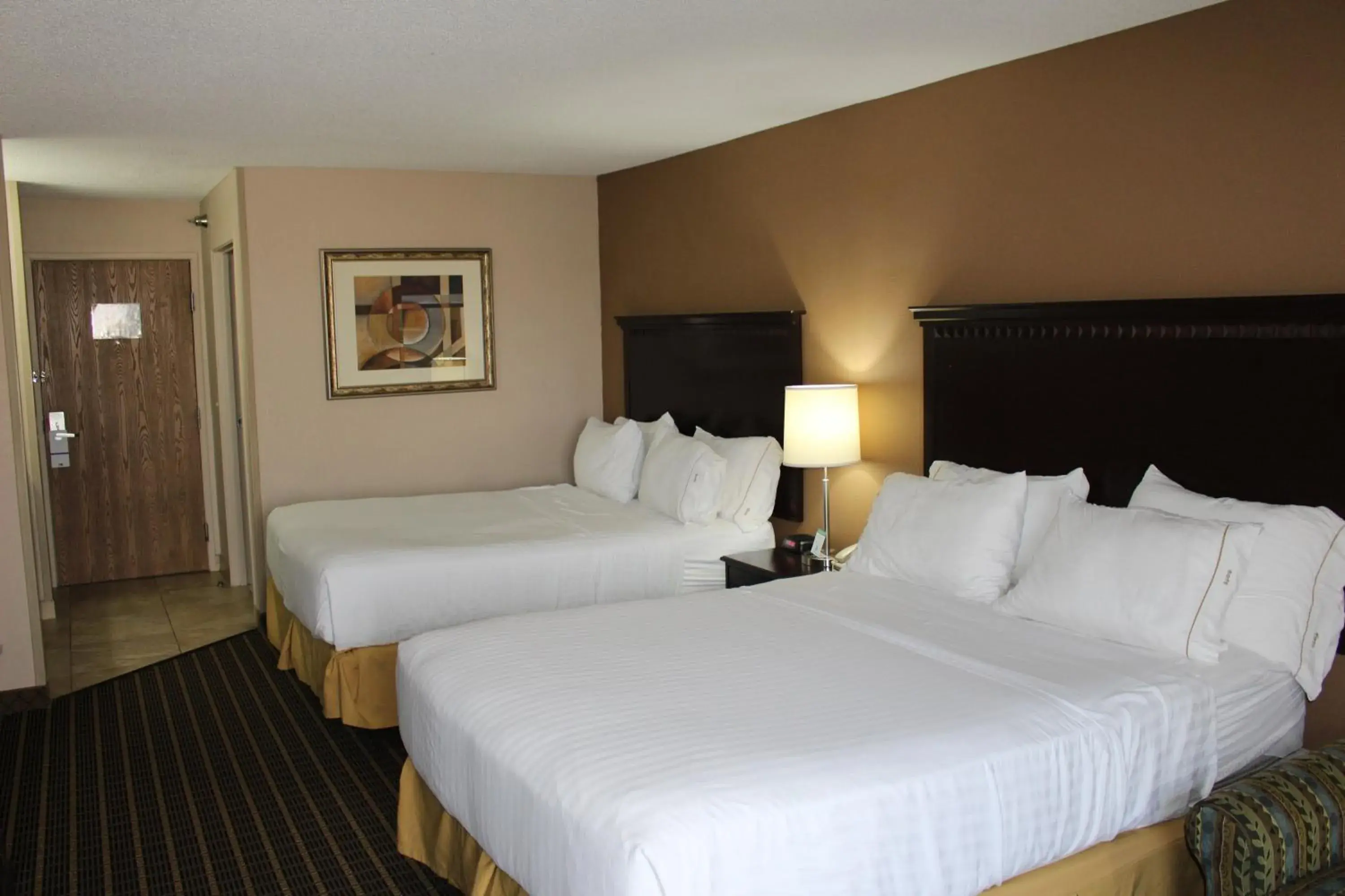 Standard Queen Room with Two Queen Beds in Holiday Inn Express Kansas City Liberty Missouri by IHG Standard Queen Room with Two Queen Beds in Holiday Inn Express Kansas City Liberty Missouri by IHG