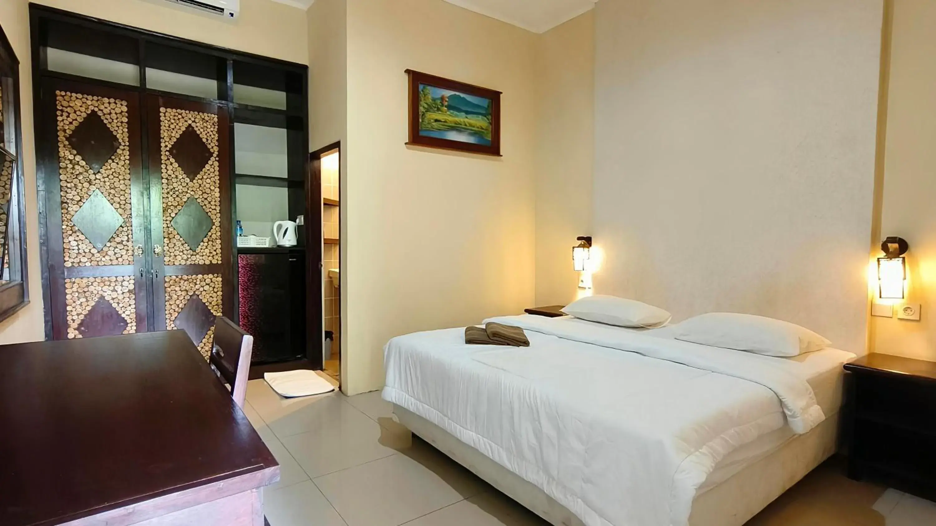 Deluxe Double Room with Balcony in Gili Buana Hostel & Backpackers Gili Air Deluxe Double Room with Balcony in Gili Buana Hostel & Backpackers Gili Air