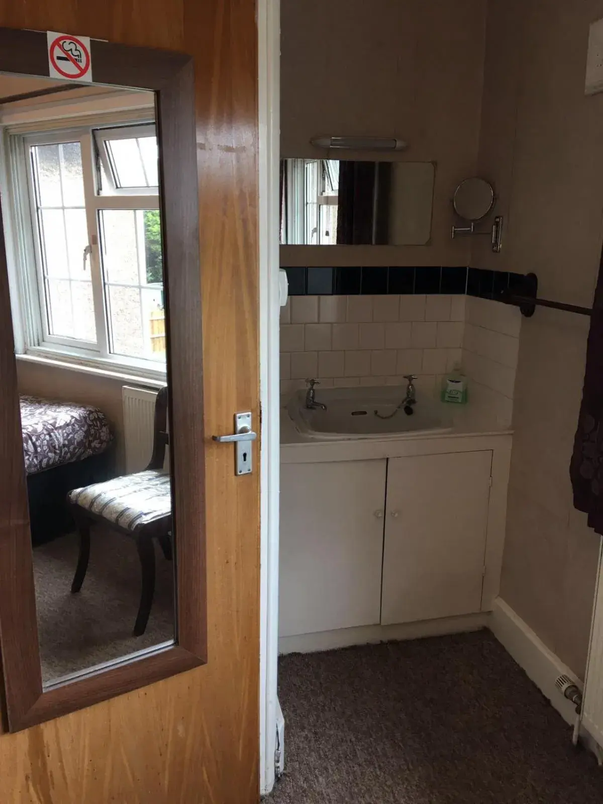 Twin Room with Shared Bathroom in South Fork Guest House Twin Room with Shared Bathroom in South Fork Guest House