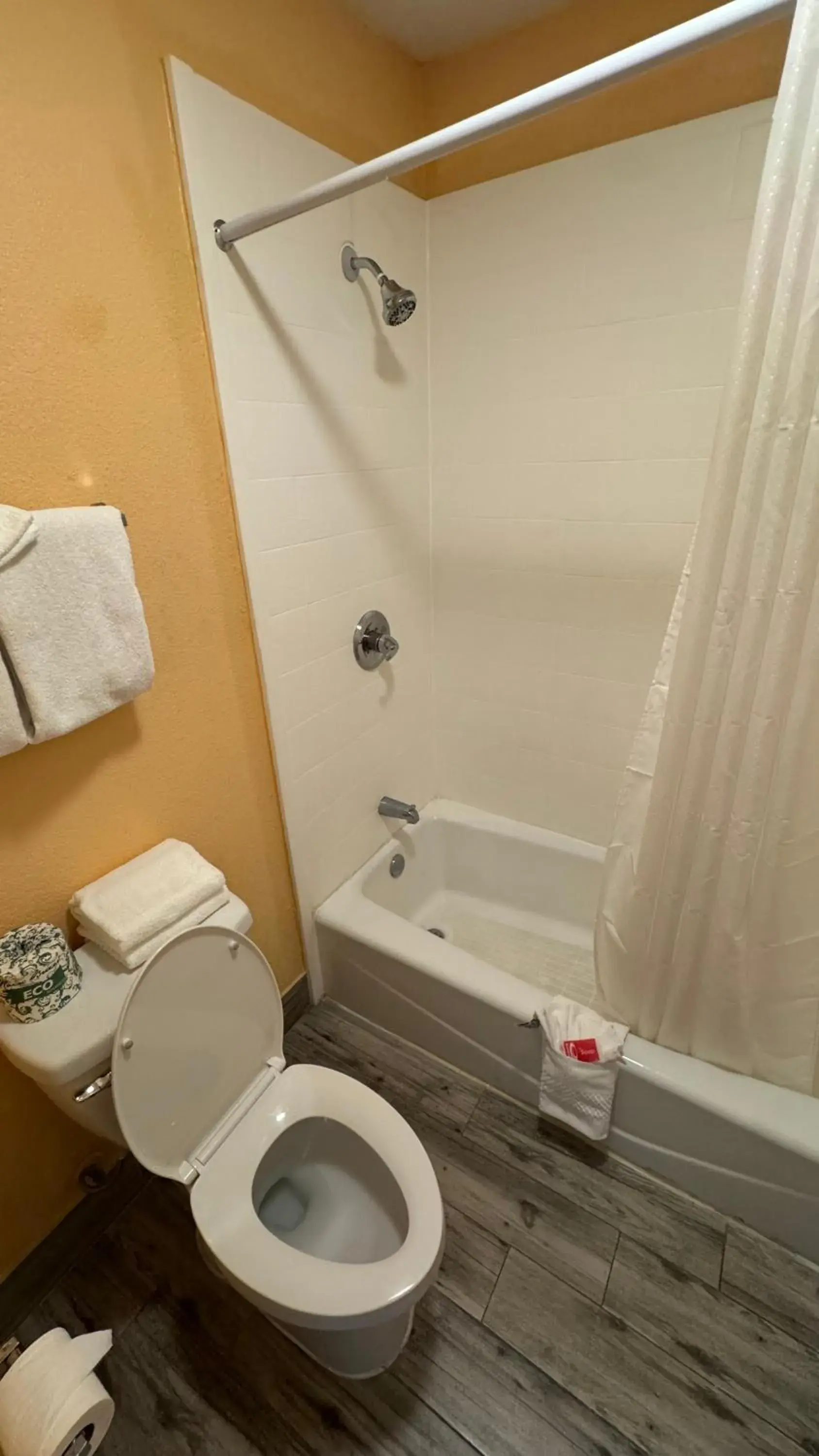 Queen Room with Two Queen Beds - Non Smoking in Econo Lodge Queen Room with Two Queen Beds - Non Smoking in Econo Lodge