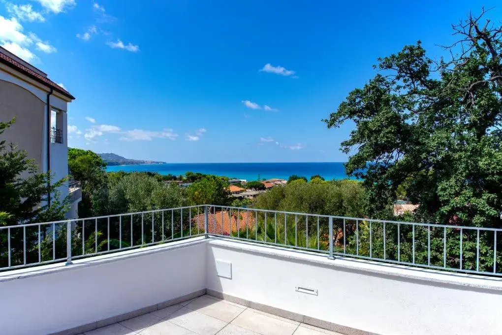 Deluxe Triple Room with Sea View in Park Oasi Resort Deluxe Triple Room with Sea View in Park Oasi Resort