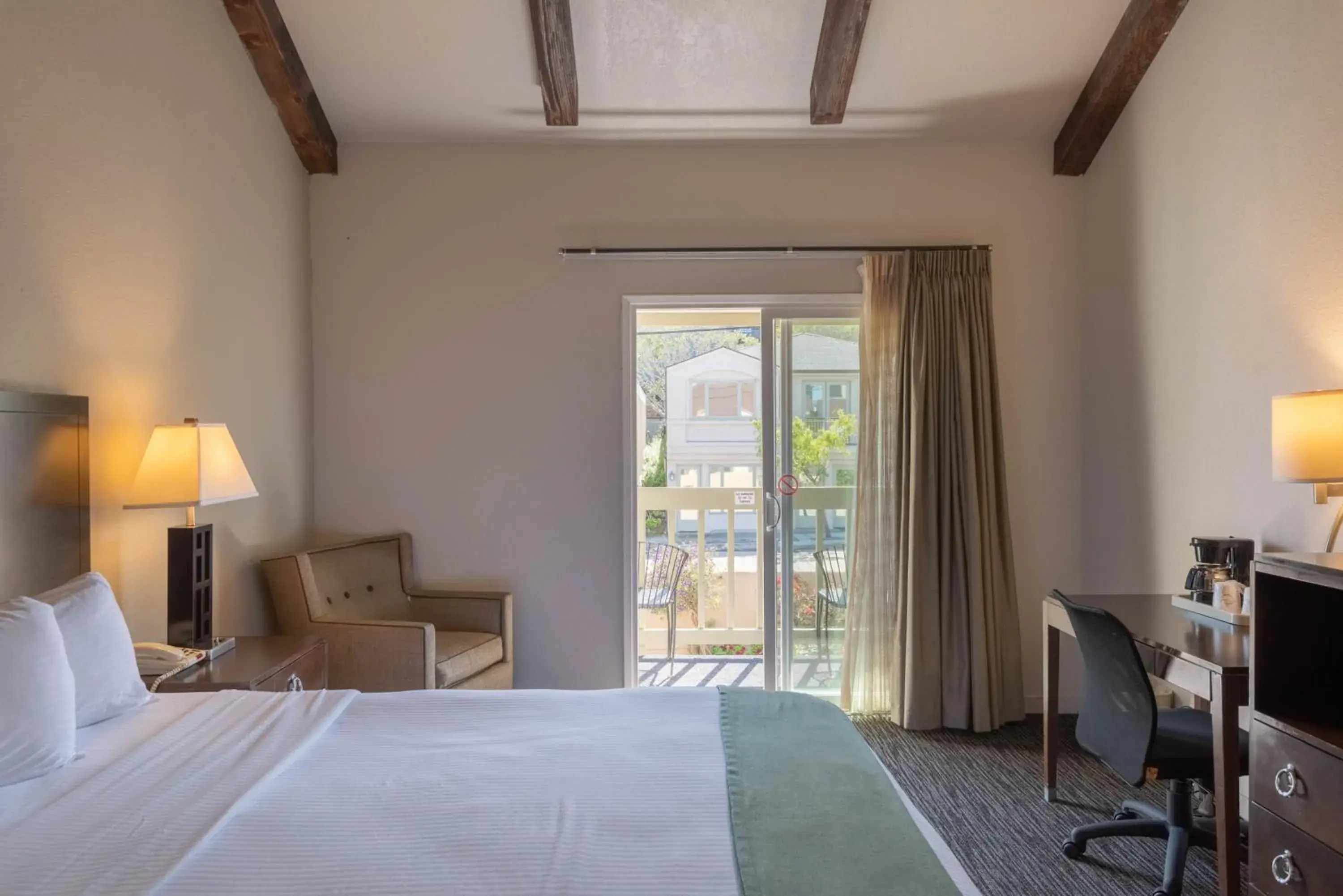 King Room in Cannery Row Inn King Room in Cannery Row Inn