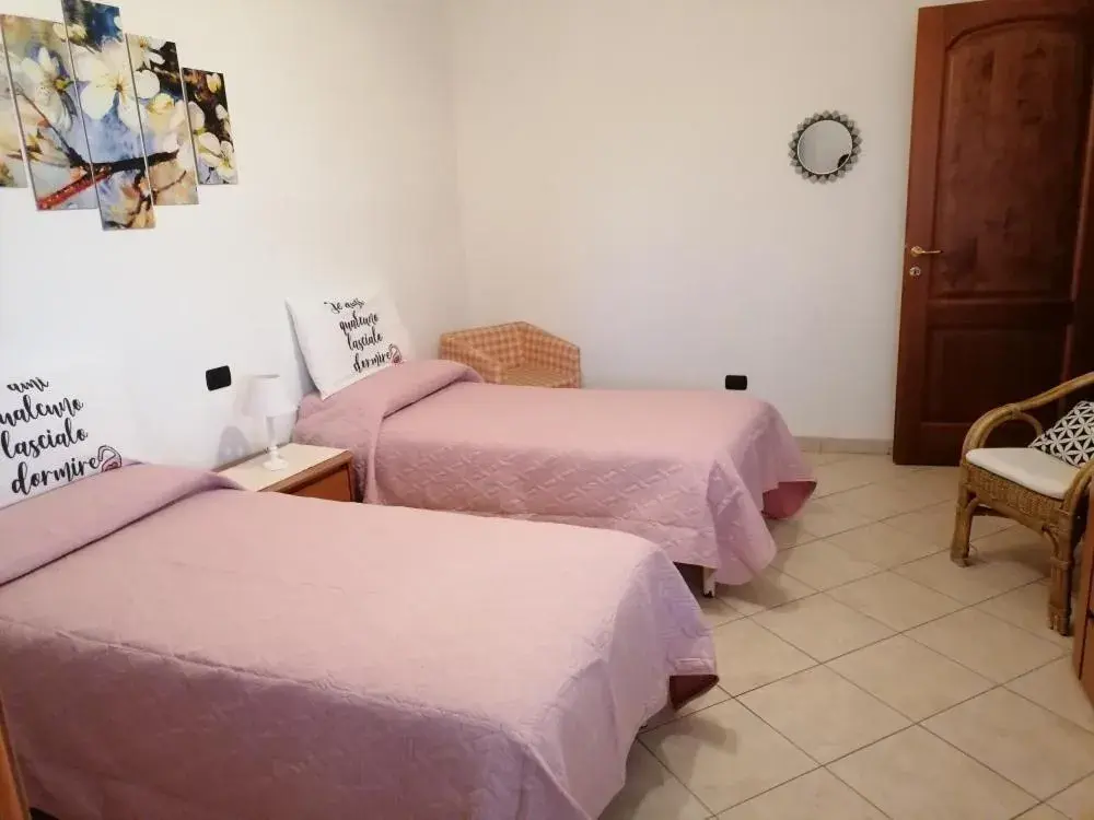 Twin Room with Private Bathroom - single occupancy in Sa Domo Tua IUN E5942 Twin Room with Private Bathroom - single occupancy in Sa Domo Tua IUN E5942
