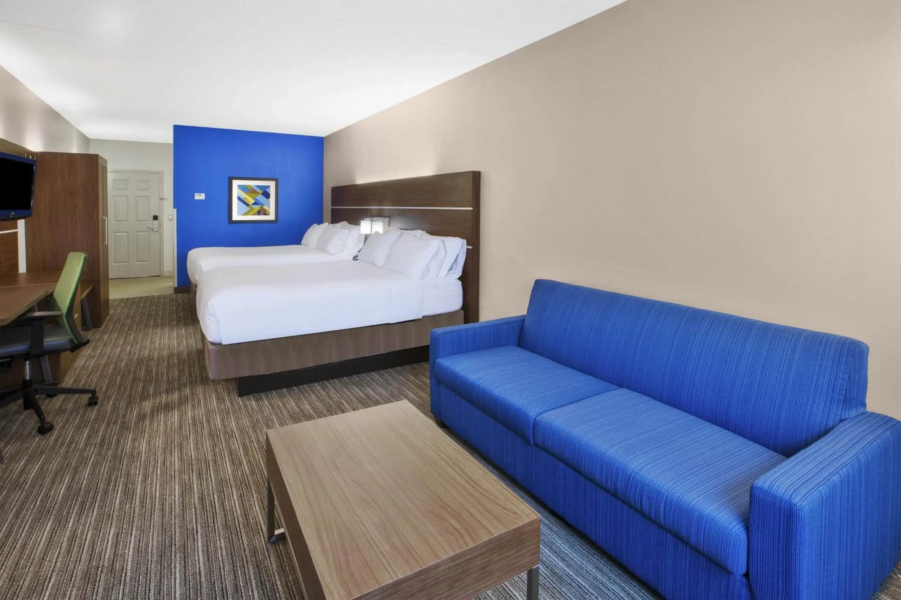 Queen Suite with Two Queen Beds in Holiday Inn Express Hotel & Suites Manchester Conference Center by IHG Queen Suite with Two Queen Beds in Holiday Inn Express Hotel & Suites Manchester Conference Center by IHG