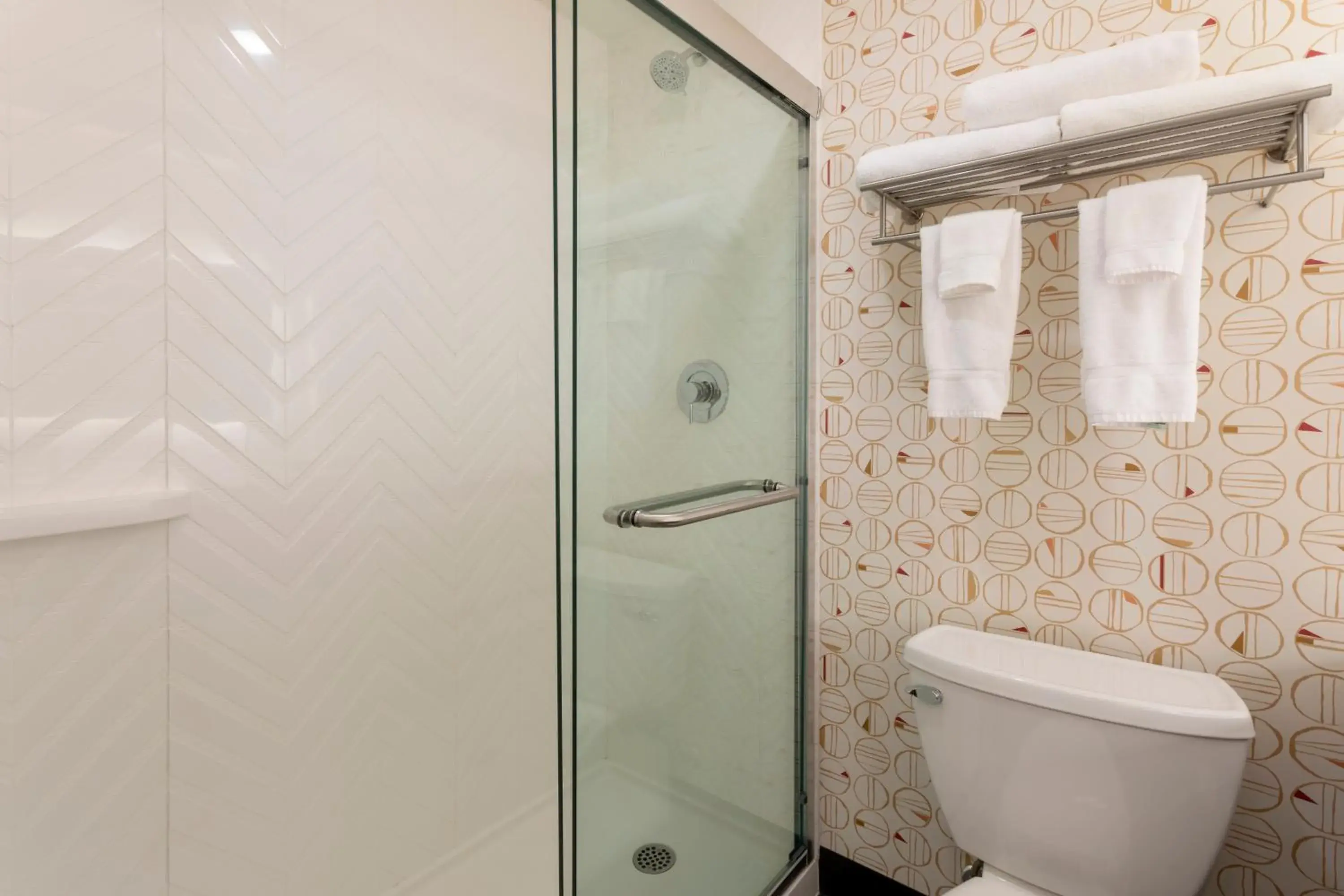 Room with Two Beds - Hearing Accessible - Non-Smoking in Holiday Inn Marquette by IHG Room with Two Beds - Hearing Accessible - Non-Smoking in Holiday Inn Marquette by IHG