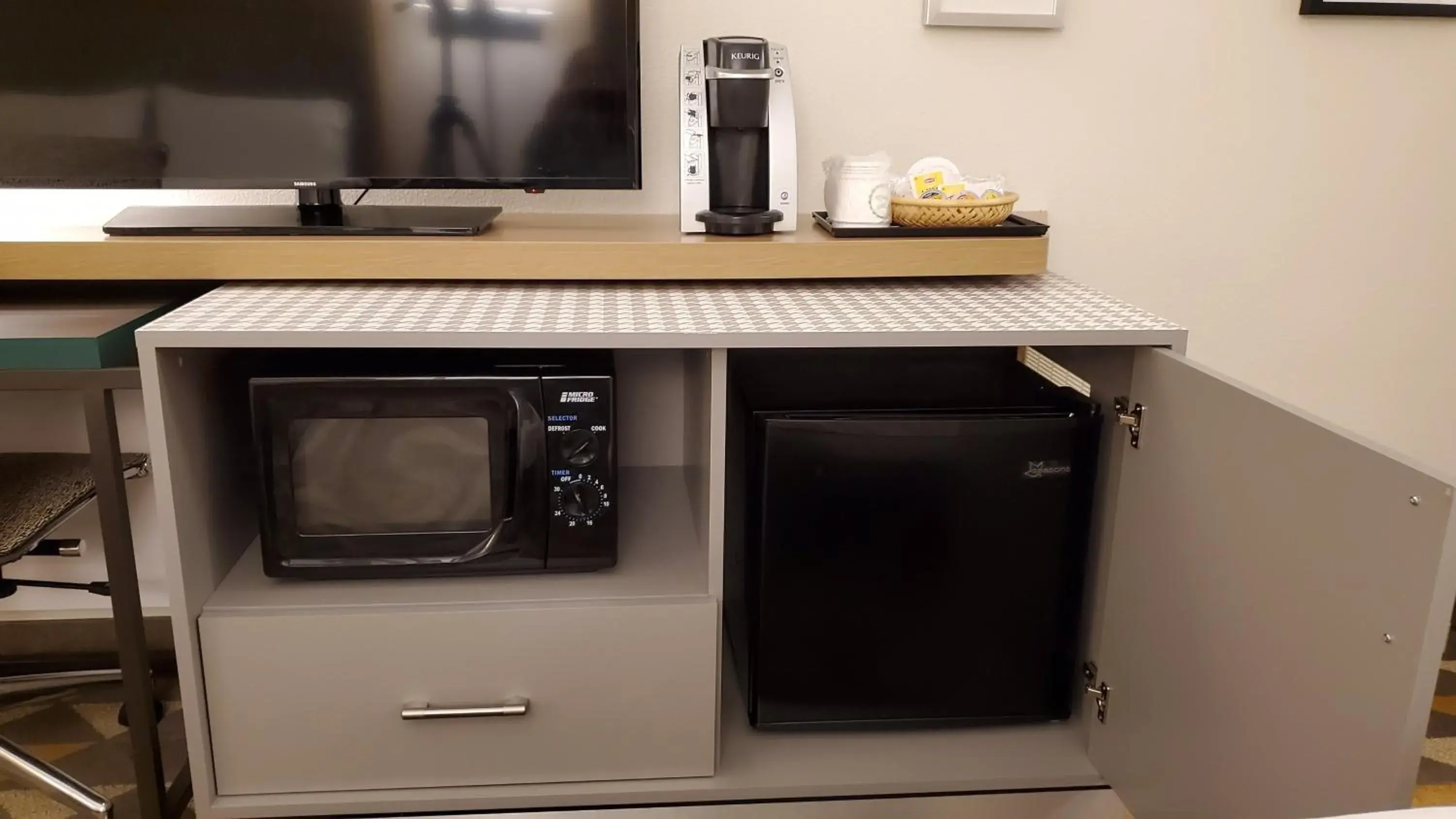 Standard Queen Room with Two Queen Beds in Holiday Inn Martinsburg by IHG Standard Queen Room with Two Queen Beds in Holiday Inn Martinsburg by IHG