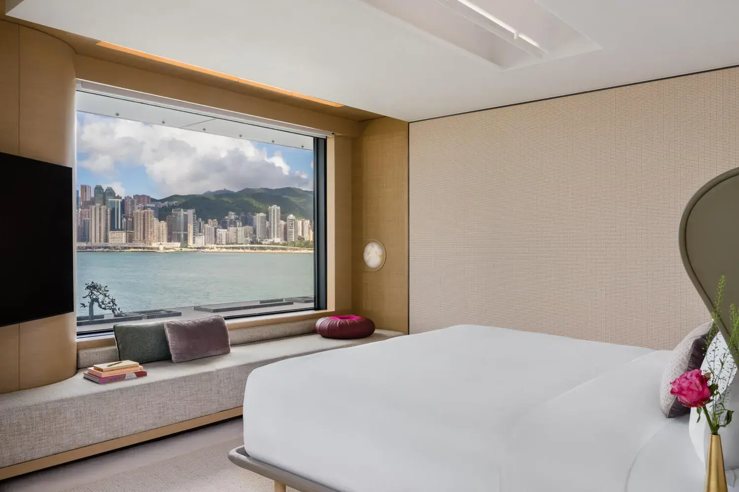 1 King Suite with Sea View - Regent Club Access in Regent Hong Kong 1 King Suite with Sea View - Regent Club Access in Regent Hong Kong