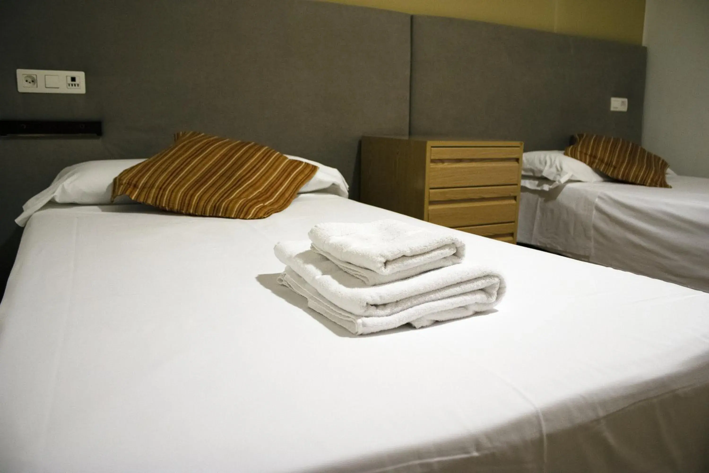 Basic Double or Twin Room - single occupancy in Hostal Valdepeñas by Bossh! Hotels Basic Double or Twin Room - single occupancy in Hostal Valdepeñas by Bossh! Hotels