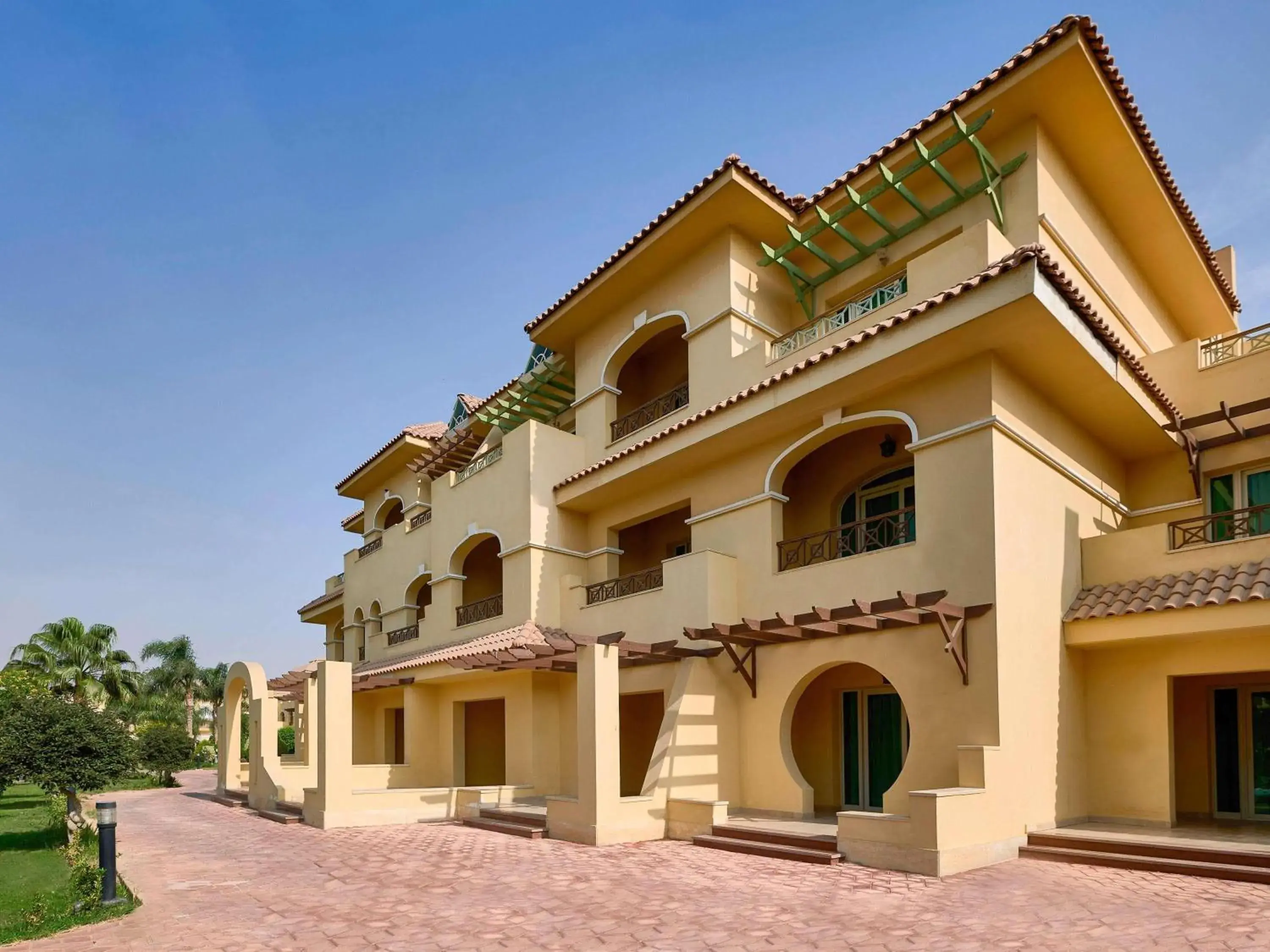 Classic Twin Room with Pool View in Mövenpick Hotel Cairo - Media City Classic Twin Room with Pool View in Mövenpick Hotel Cairo - Media City