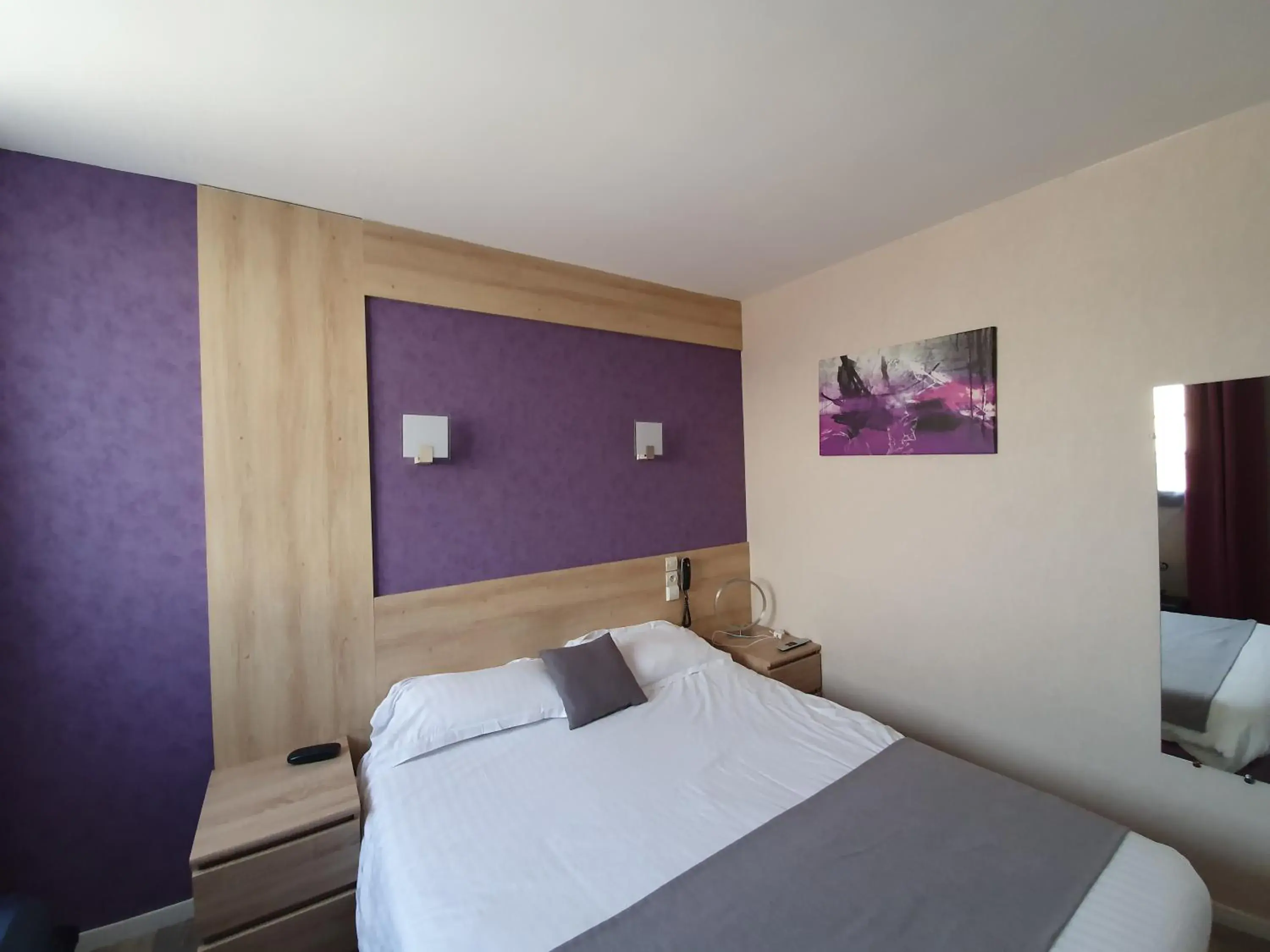 Double Room with Bath in Contact Hôtel du Relais Thouars Double Room with Bath in Contact Hôtel du Relais Thouars