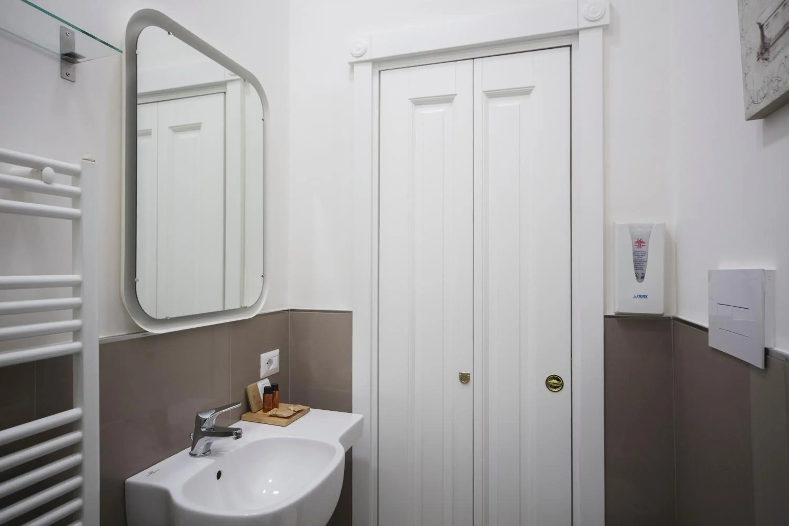 Budget Twin Room in Prisca B&B Budget Twin Room in Prisca B&B