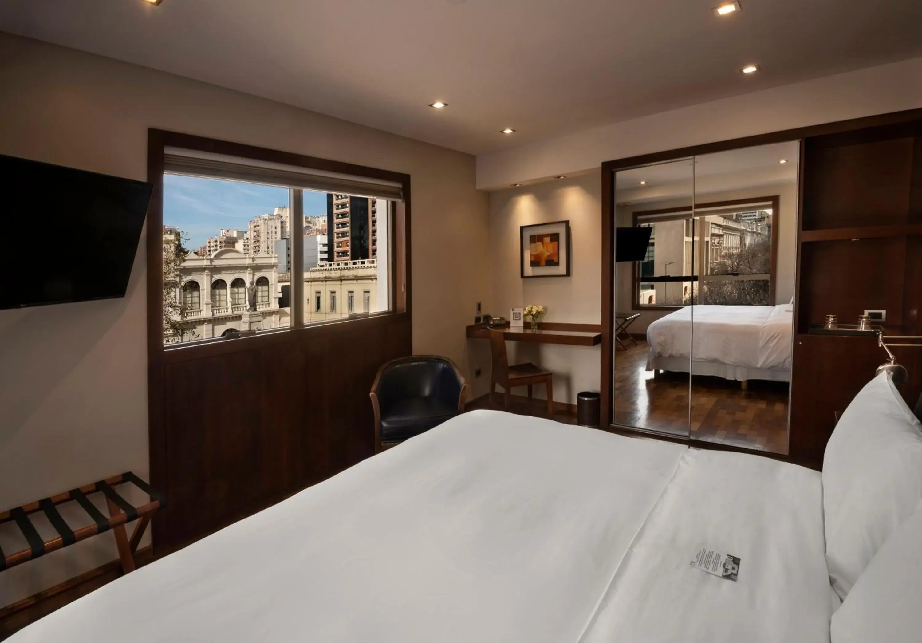 Deluxe Queen Room in Windsor Hotel Deluxe Queen Room in Windsor Hotel