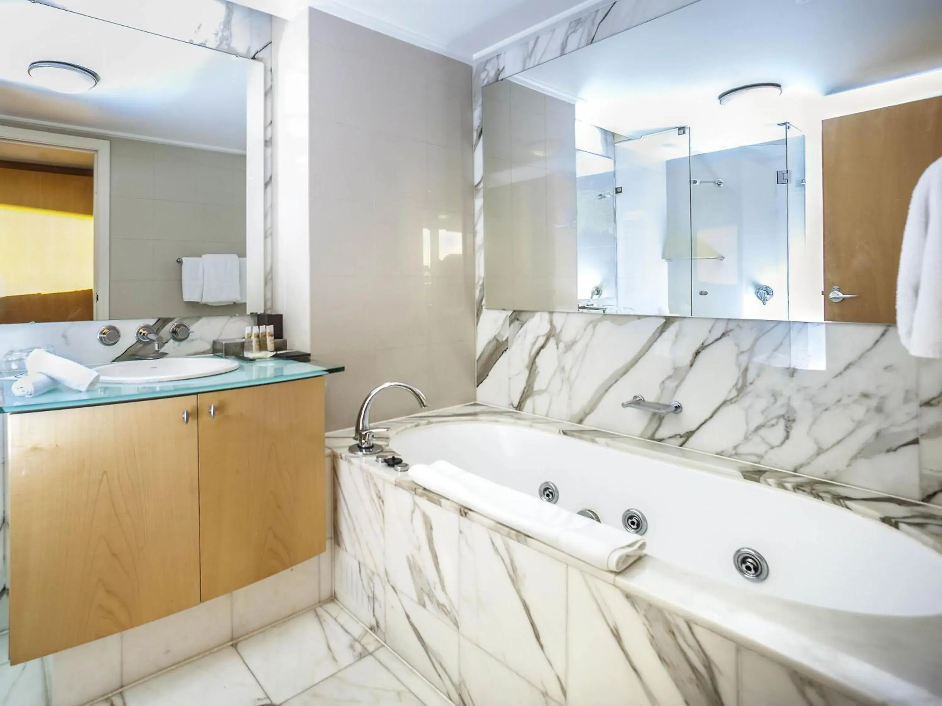 Two-Bedroom Apartment with Harbor View - Non-refurbished in Pullman Quay Grand Sydney Harbour Two-Bedroom Apartment with Harbor View - Non-refurbished in Pullman Quay Grand Sydney Harbour