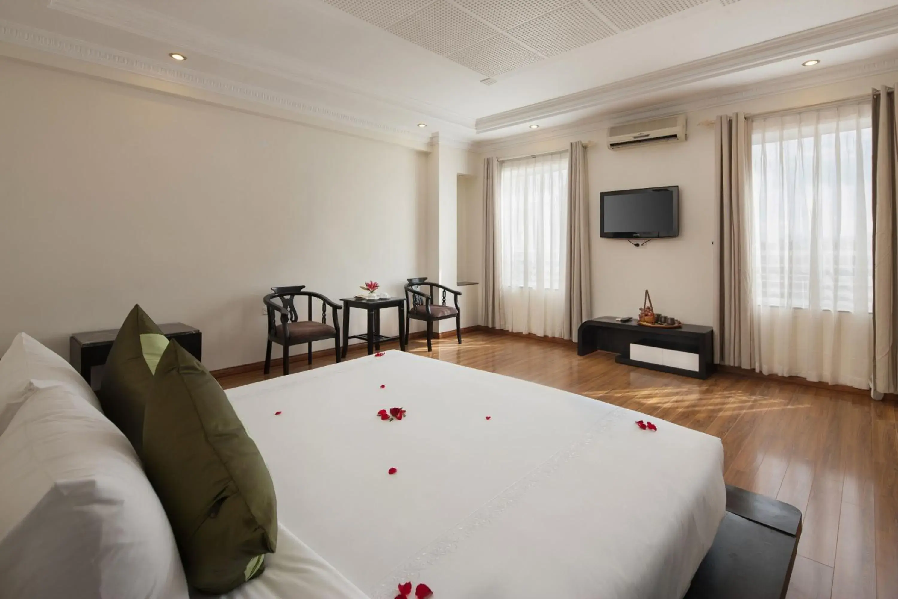 Executive King Suite - single occupancy in Serenity Villa Hotel Executive King Suite - single occupancy in Serenity Villa Hotel