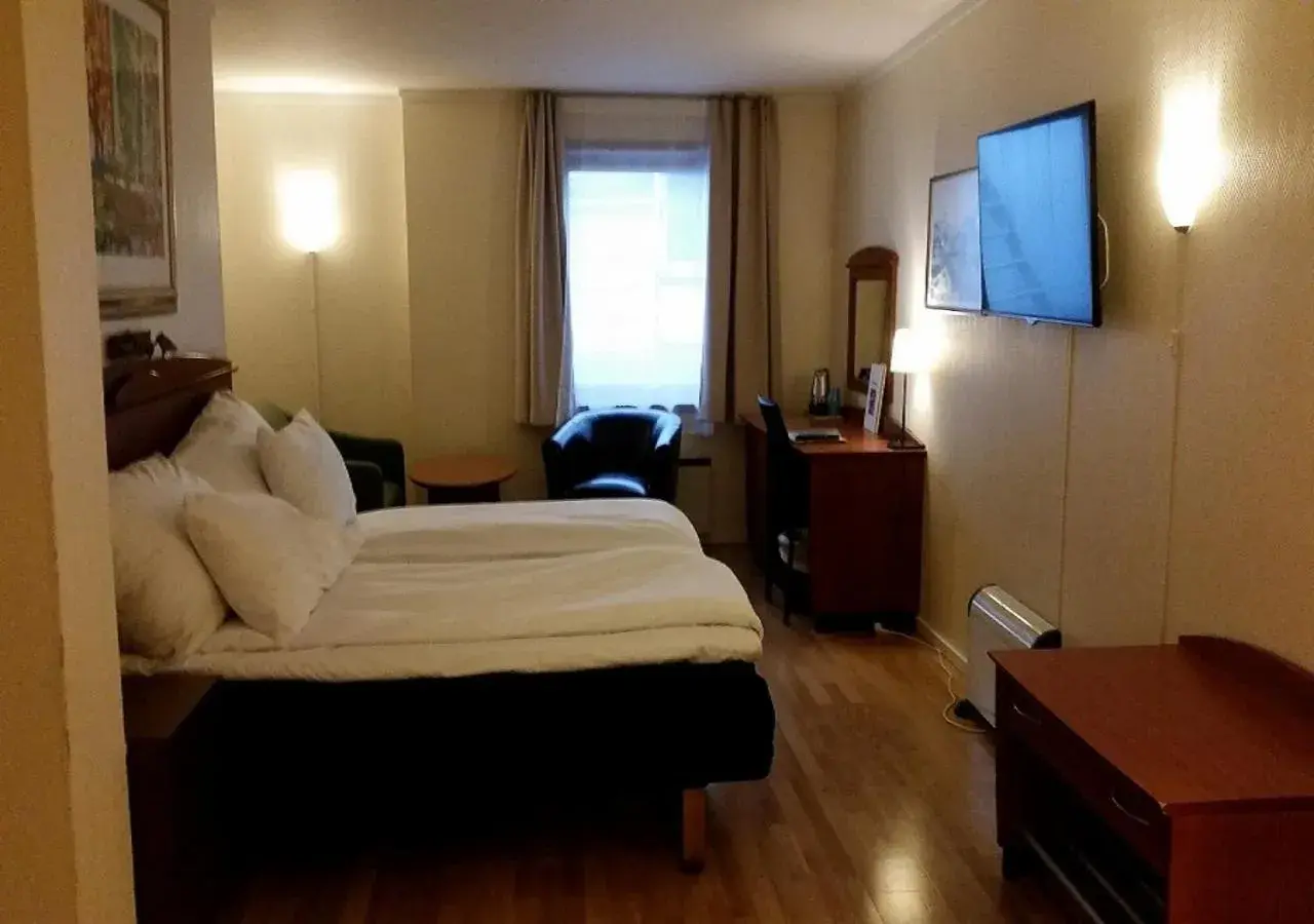 Family Double Room in Chesterfield Hotel Family Double Room in Chesterfield Hotel