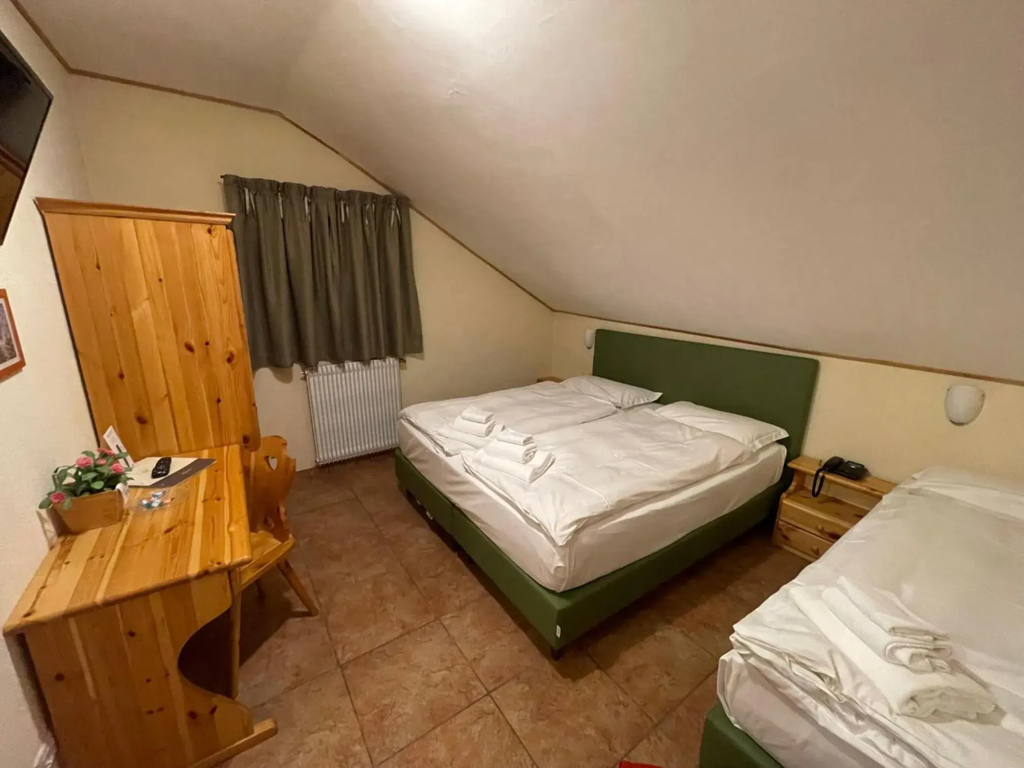 Triple Room in Hotel Trieste Triple Room in Hotel Trieste