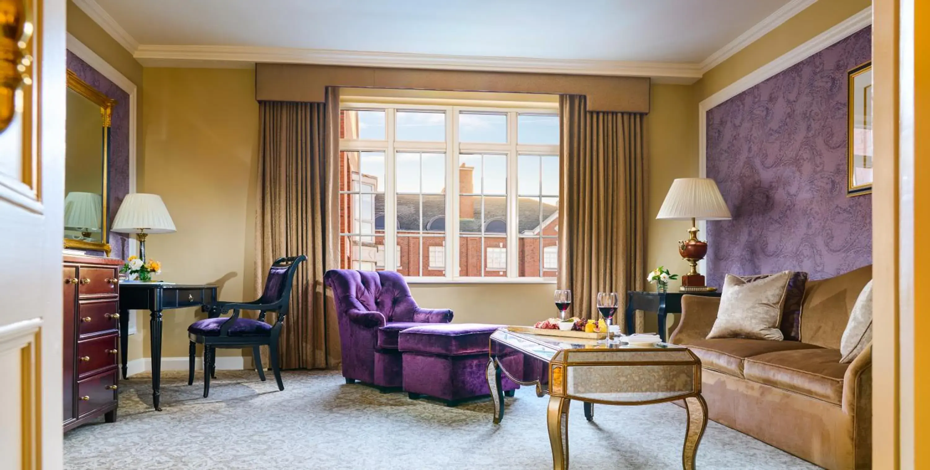 One-Bedroom King Suite in InterContinental Dublin by IHG One-Bedroom King Suite in InterContinental Dublin by IHG