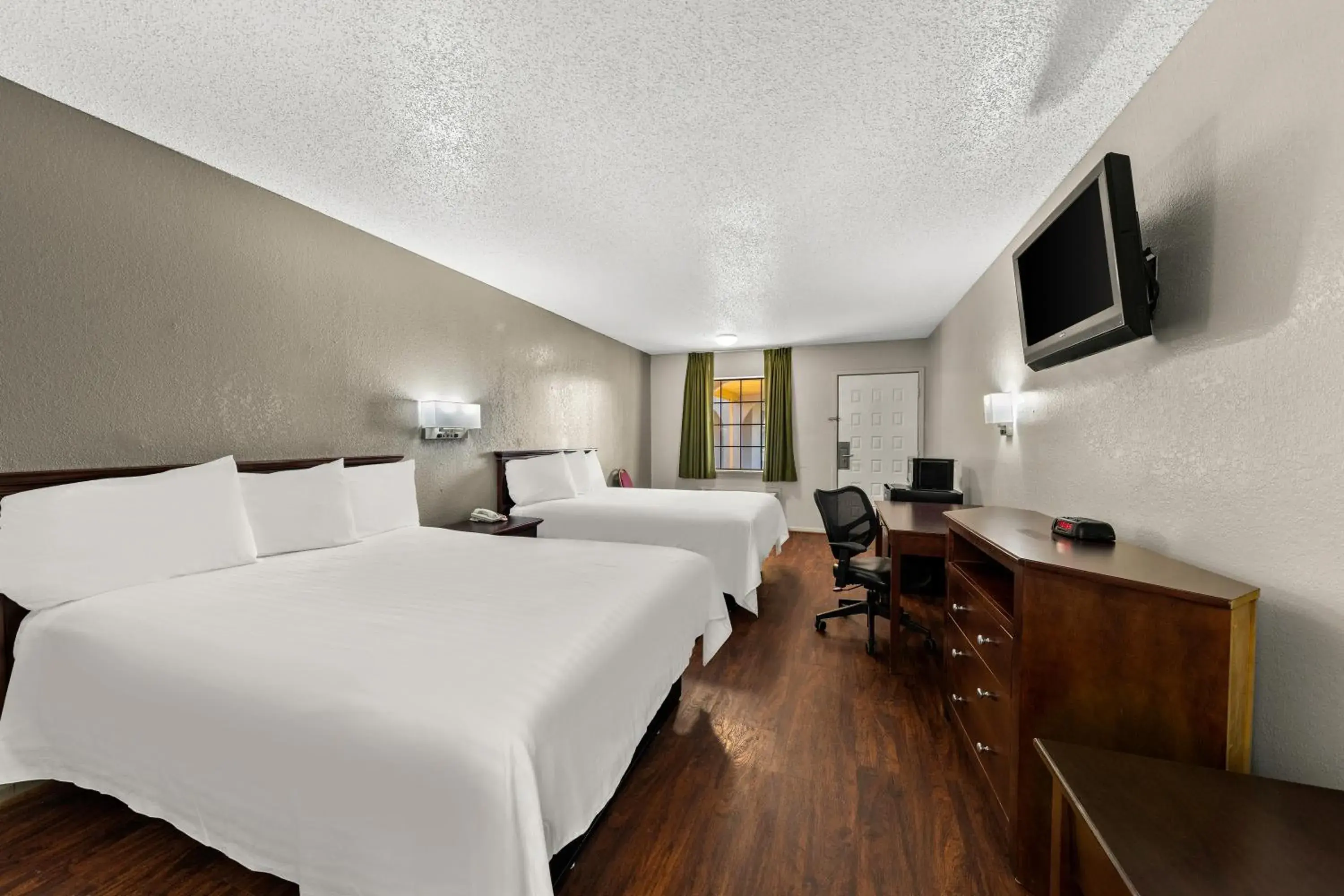 Standard Queen Room in Americas Best Value Inn Bonham Standard Queen Room in Americas Best Value Inn Bonham