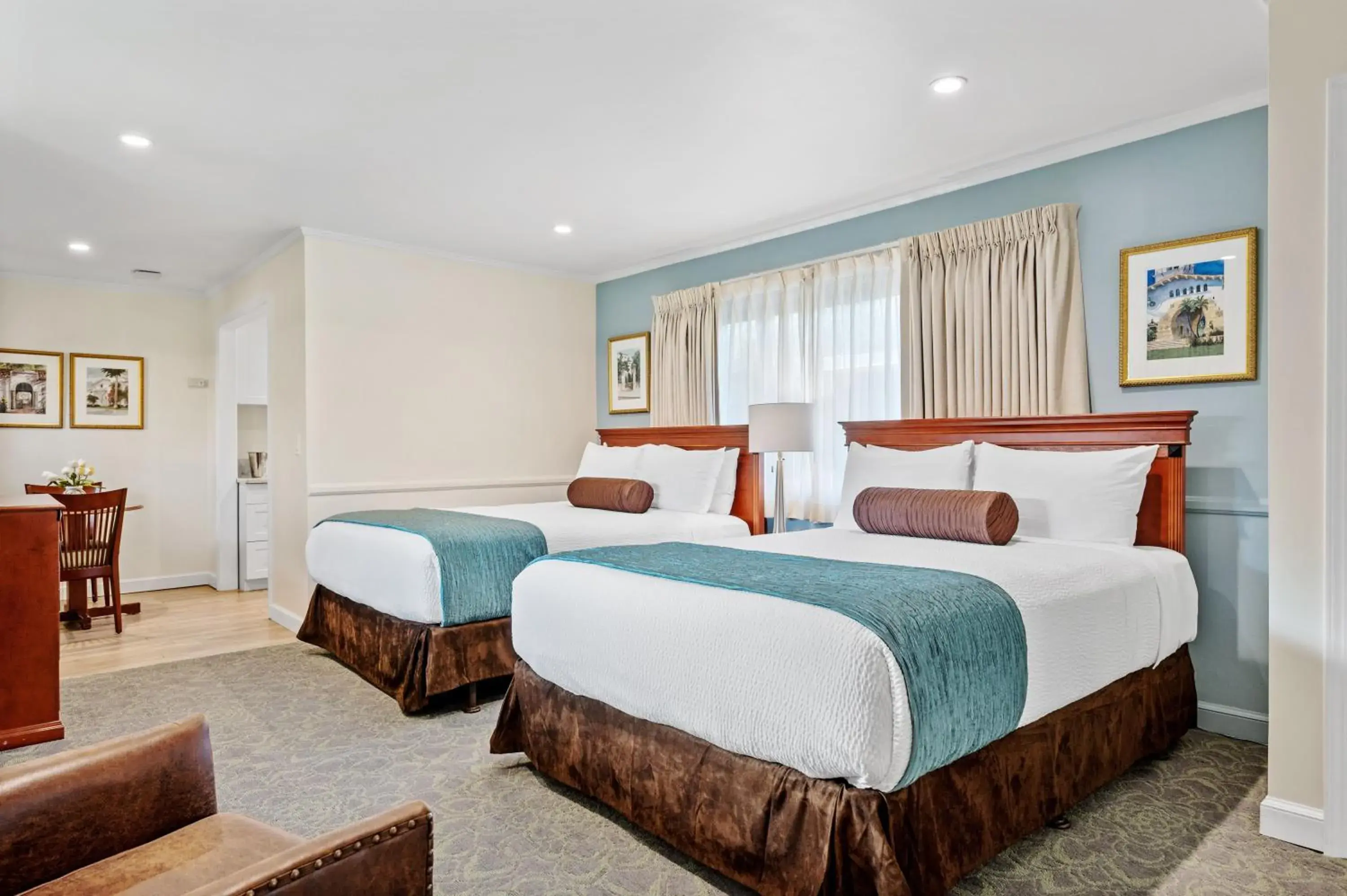 Deluxe Queen Room with 2 Queen Beds in Inn by the Harbor Deluxe Queen Room with 2 Queen Beds in Inn by the Harbor