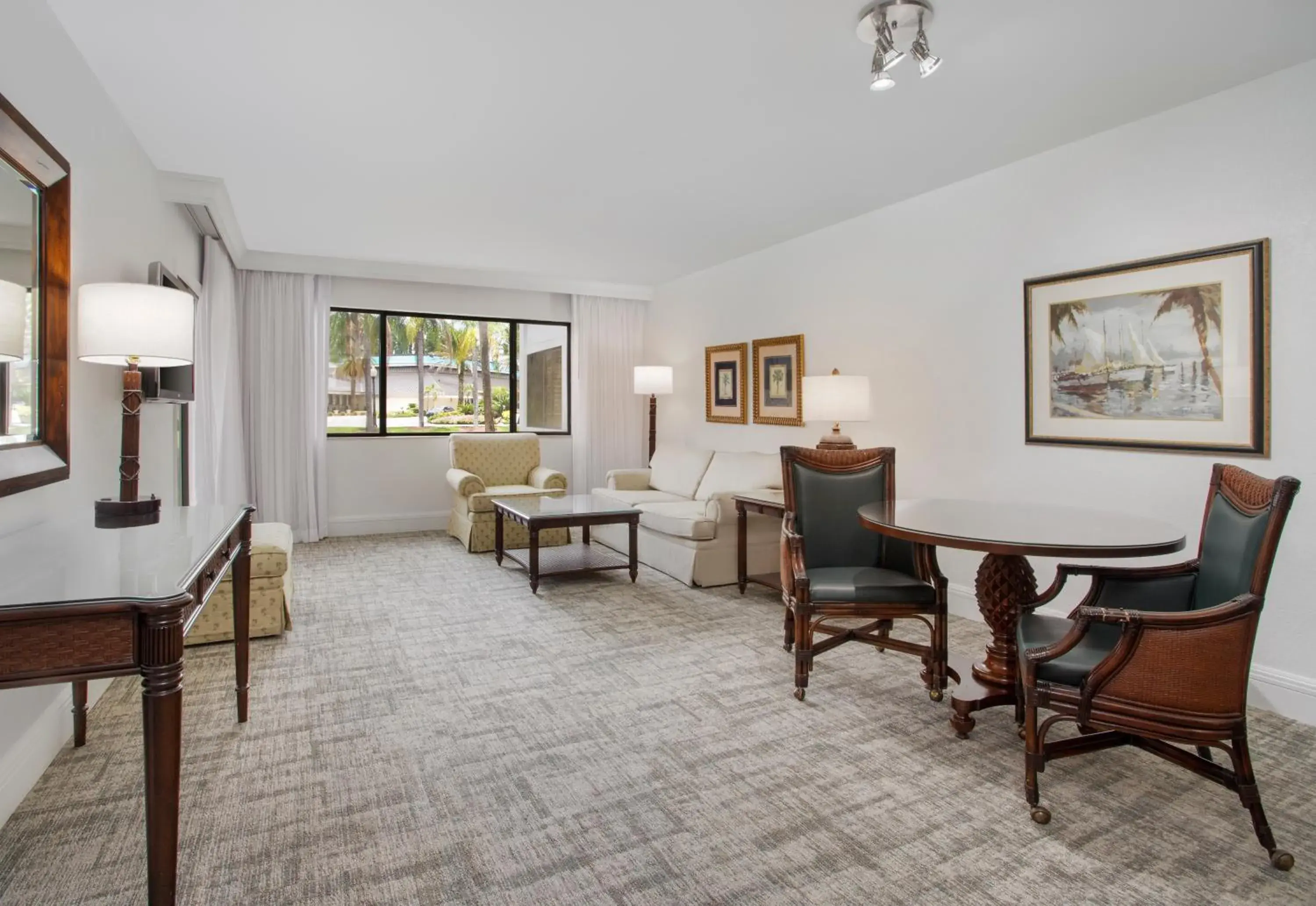 Deluxe Queen Suite in Saddlebrook Resort Deluxe Queen Suite in Saddlebrook Resort