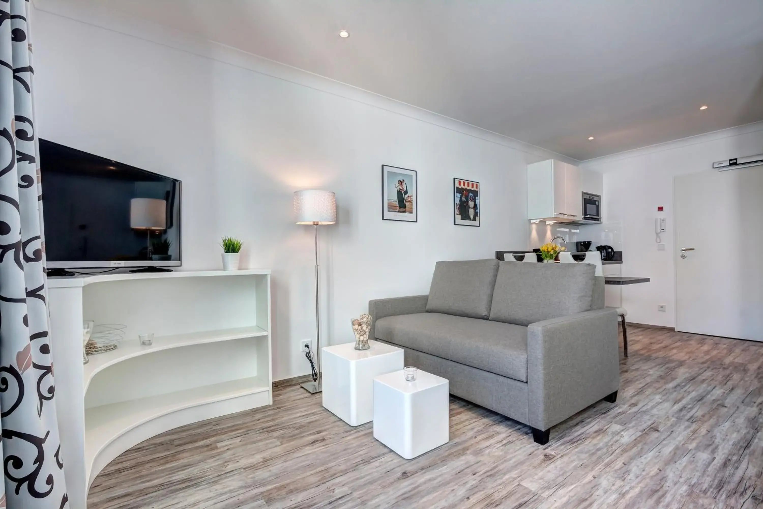 Deluxe Double Room with Balcony in Aparthotel Villa Lea Deluxe Double Room with Balcony in Aparthotel Villa Lea