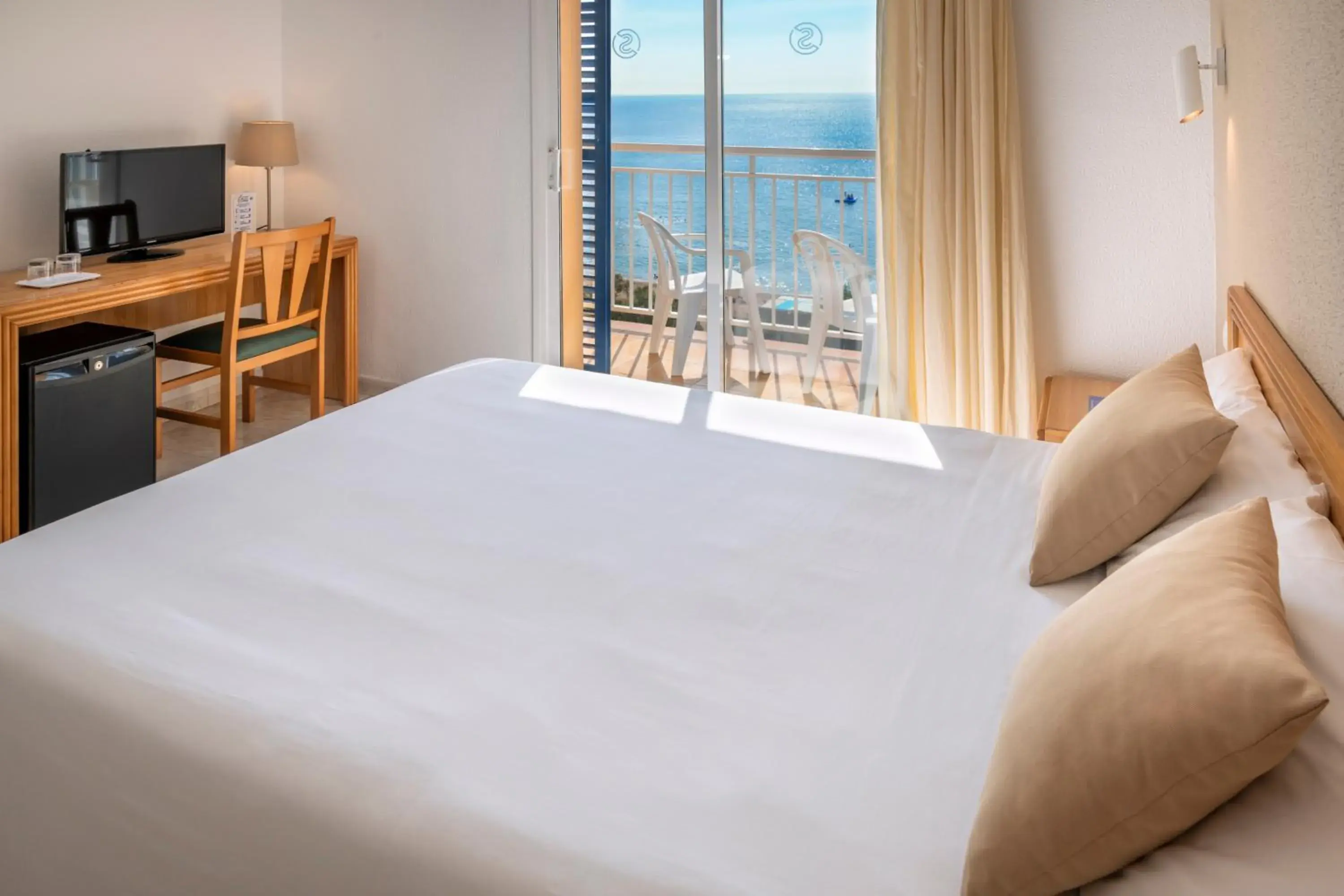 Triple Room with Sea View in Hotel Sorrabona Triple Room with Sea View in Hotel Sorrabona