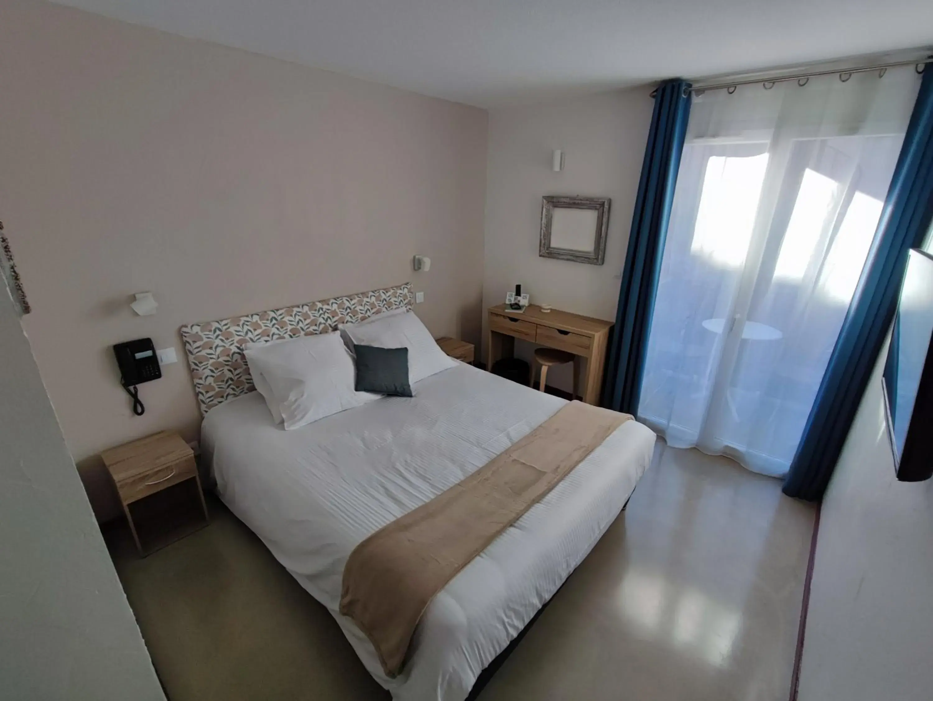 Double Room Confort in Logis Hotel De La Clape Double Room Confort in Logis Hotel De La Clape