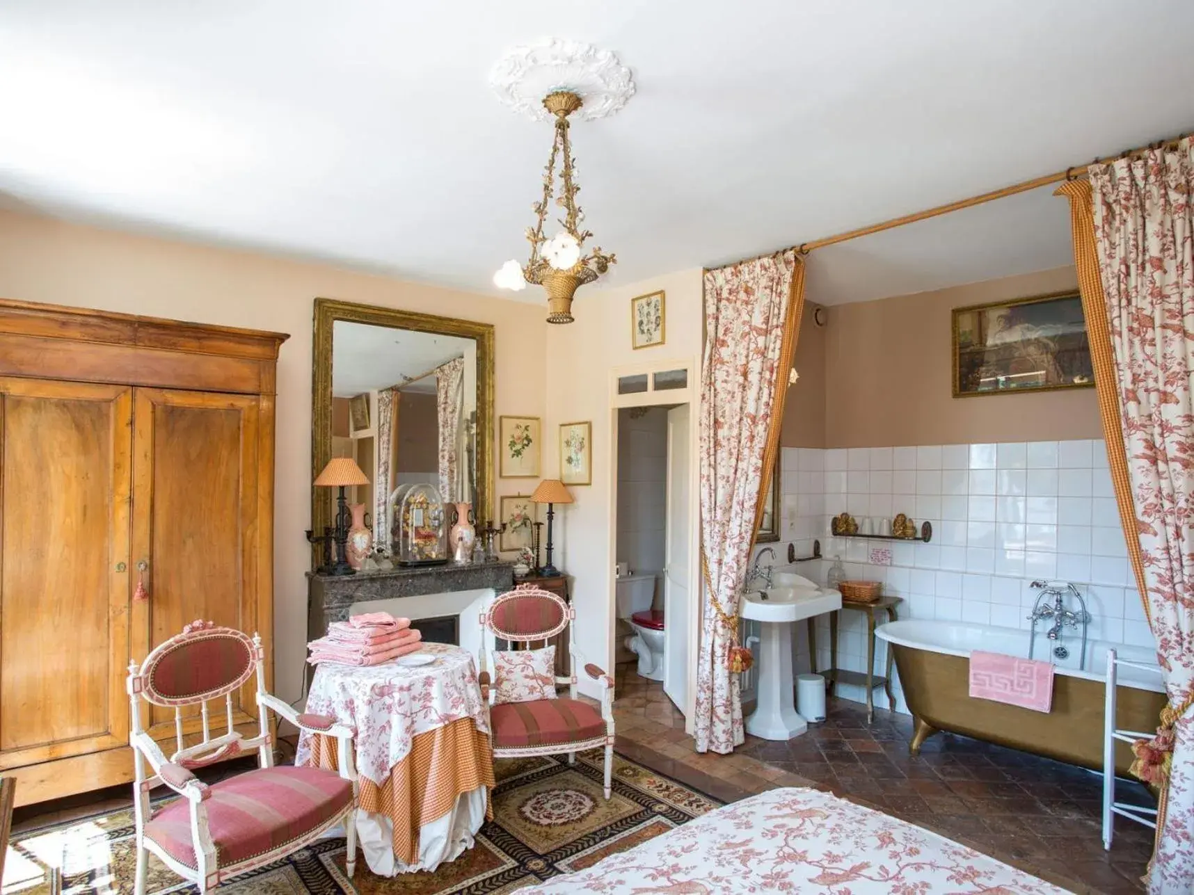 Double Room with Private Bathroom - single occupancy in Chateau de la Rue Double Room with Private Bathroom - single occupancy in Chateau de la Rue