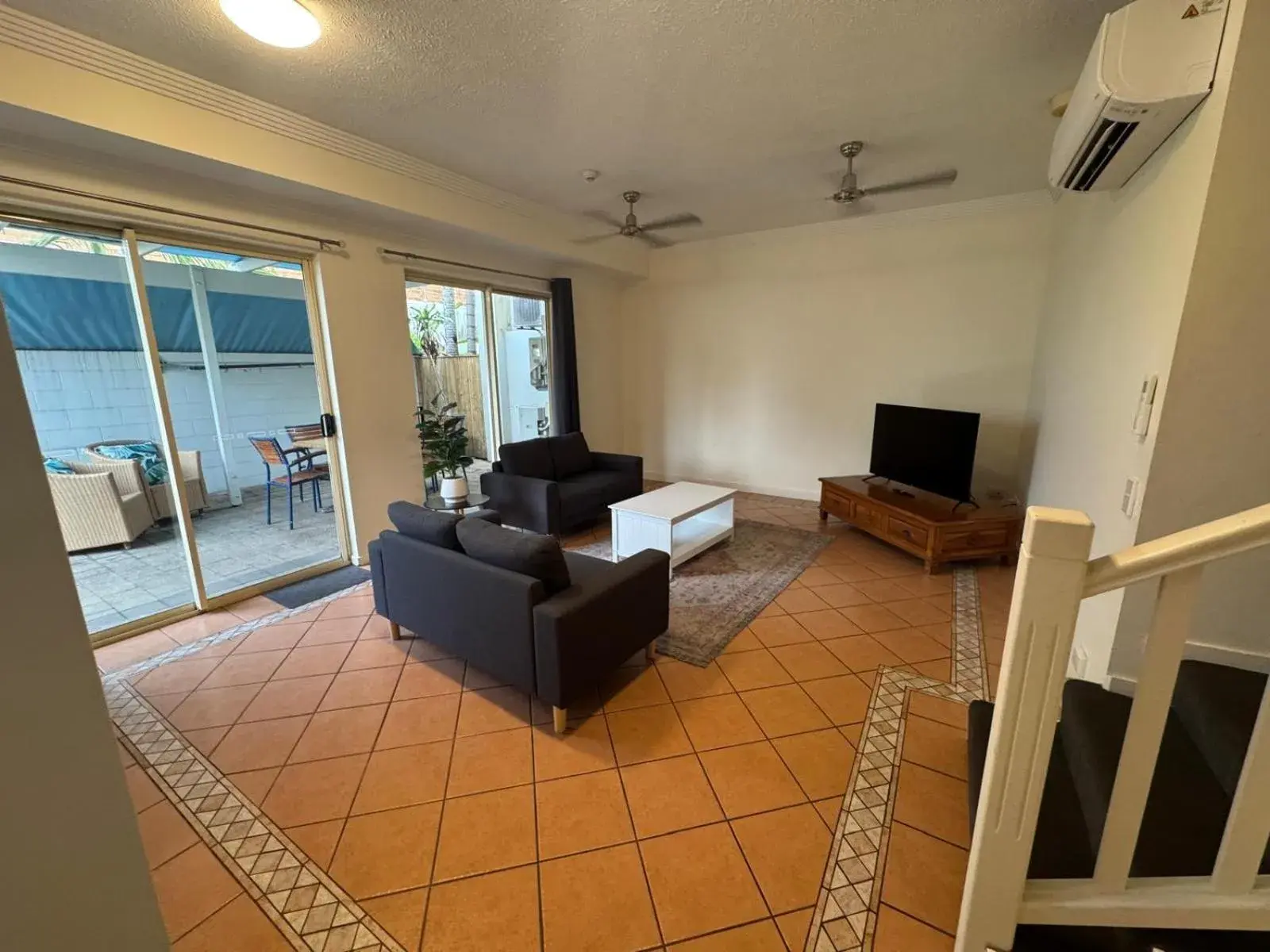 Three-Bedroom Apartment in Cairns Queens Court Three-Bedroom Apartment in Cairns Queens Court