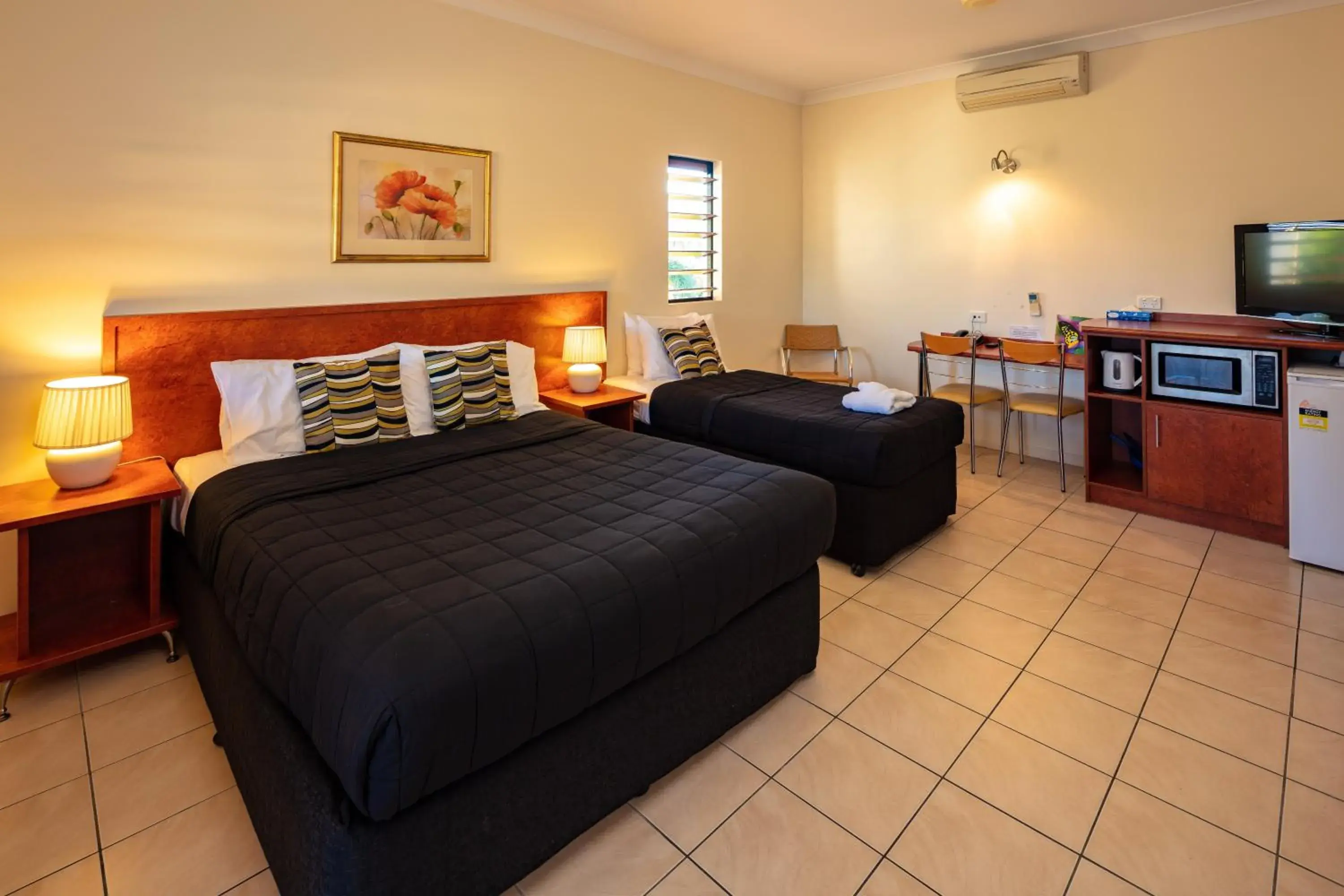 Premier Double or Twin Room in Cairns Queens Court Premier Double or Twin Room in Cairns Queens Court