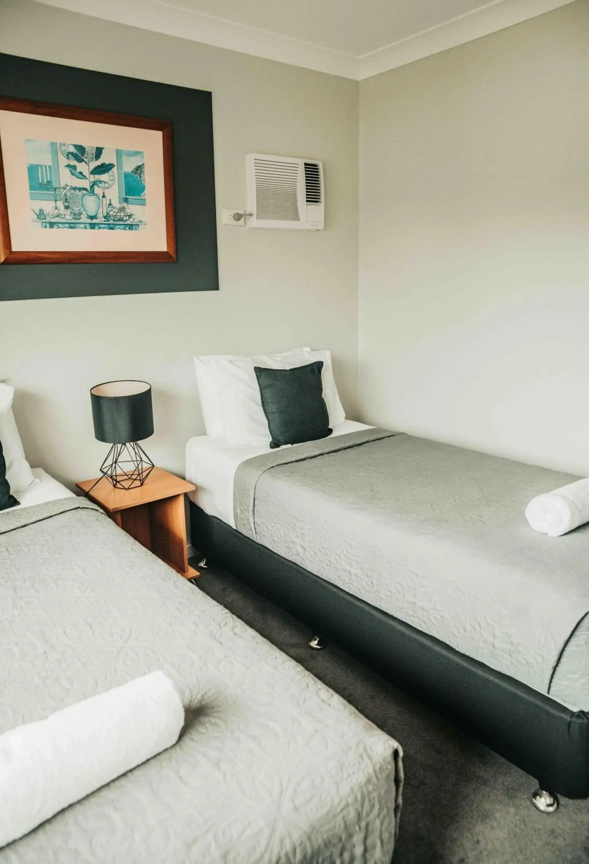 Standard Twin Room in Cairns Queens Court Standard Twin Room in Cairns Queens Court